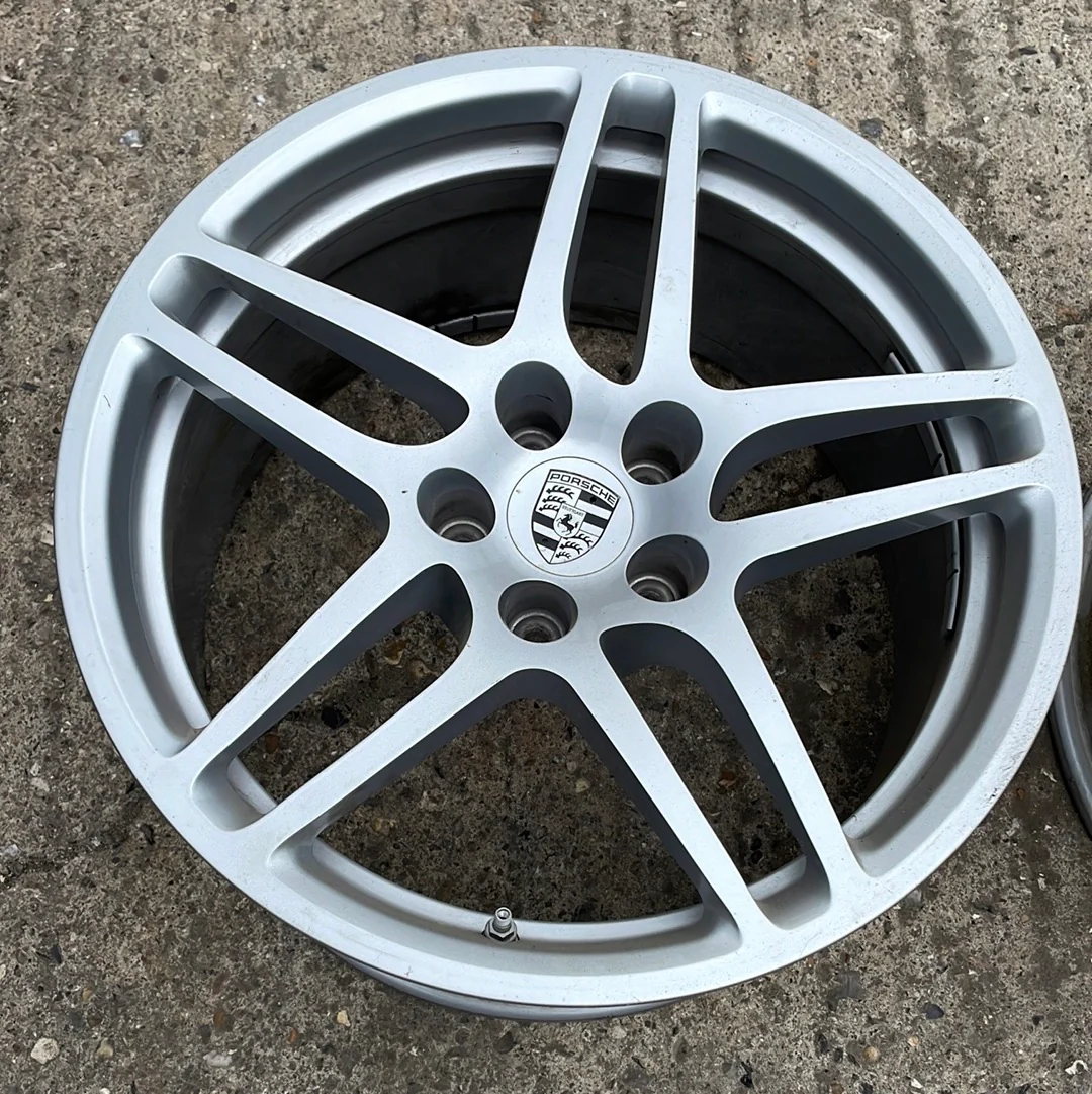 Genuine Porsche Macan 9Jx18” Rear Alloy Wheel 95B601025AS - Image 3