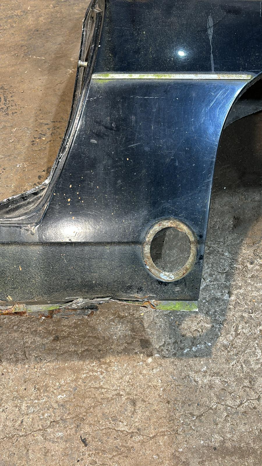 924 rear left wing, early type from a 1976 car - Image 2