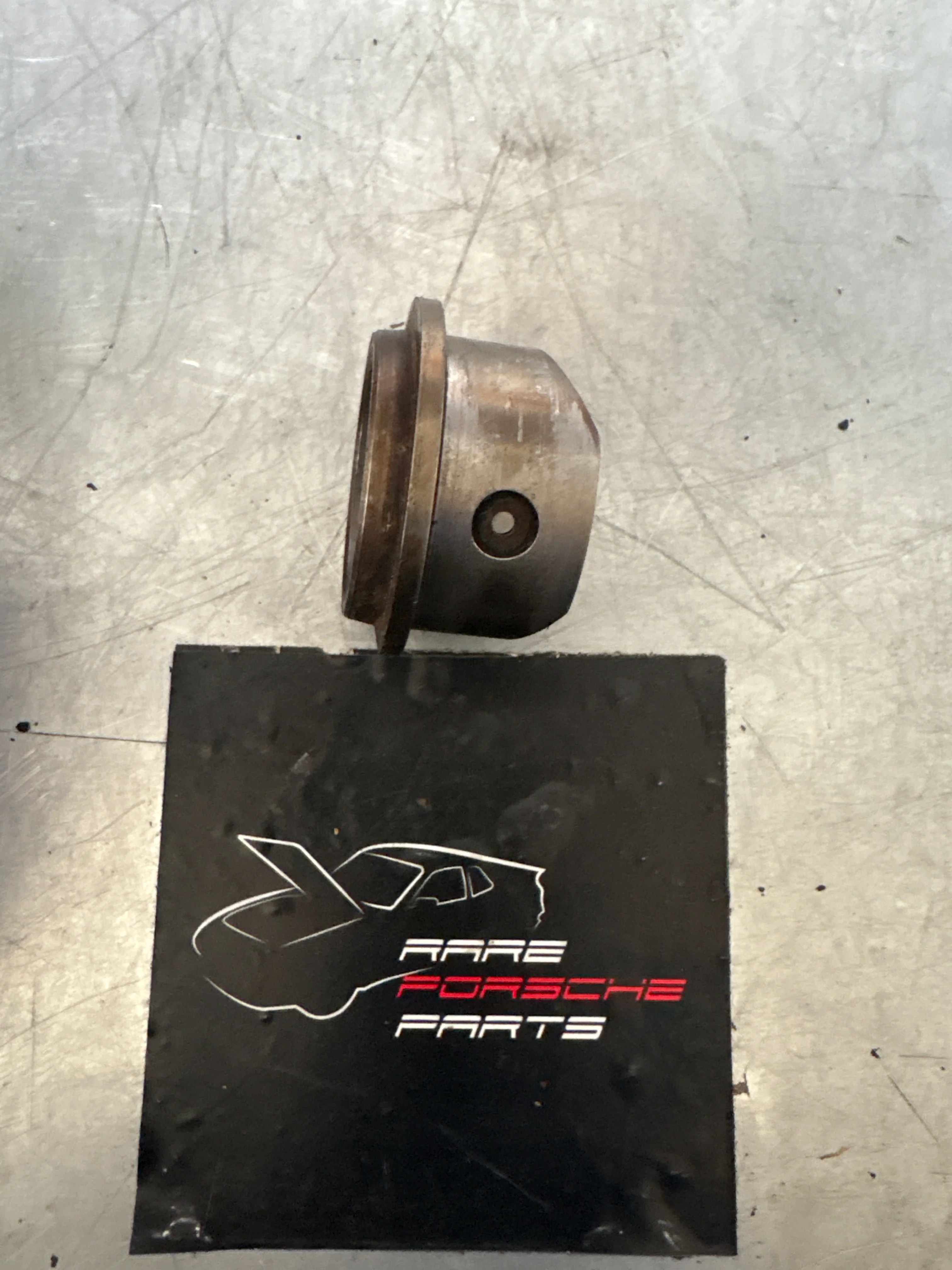 Porsche 928 78-80 bushing 92810520606 used - Image 2