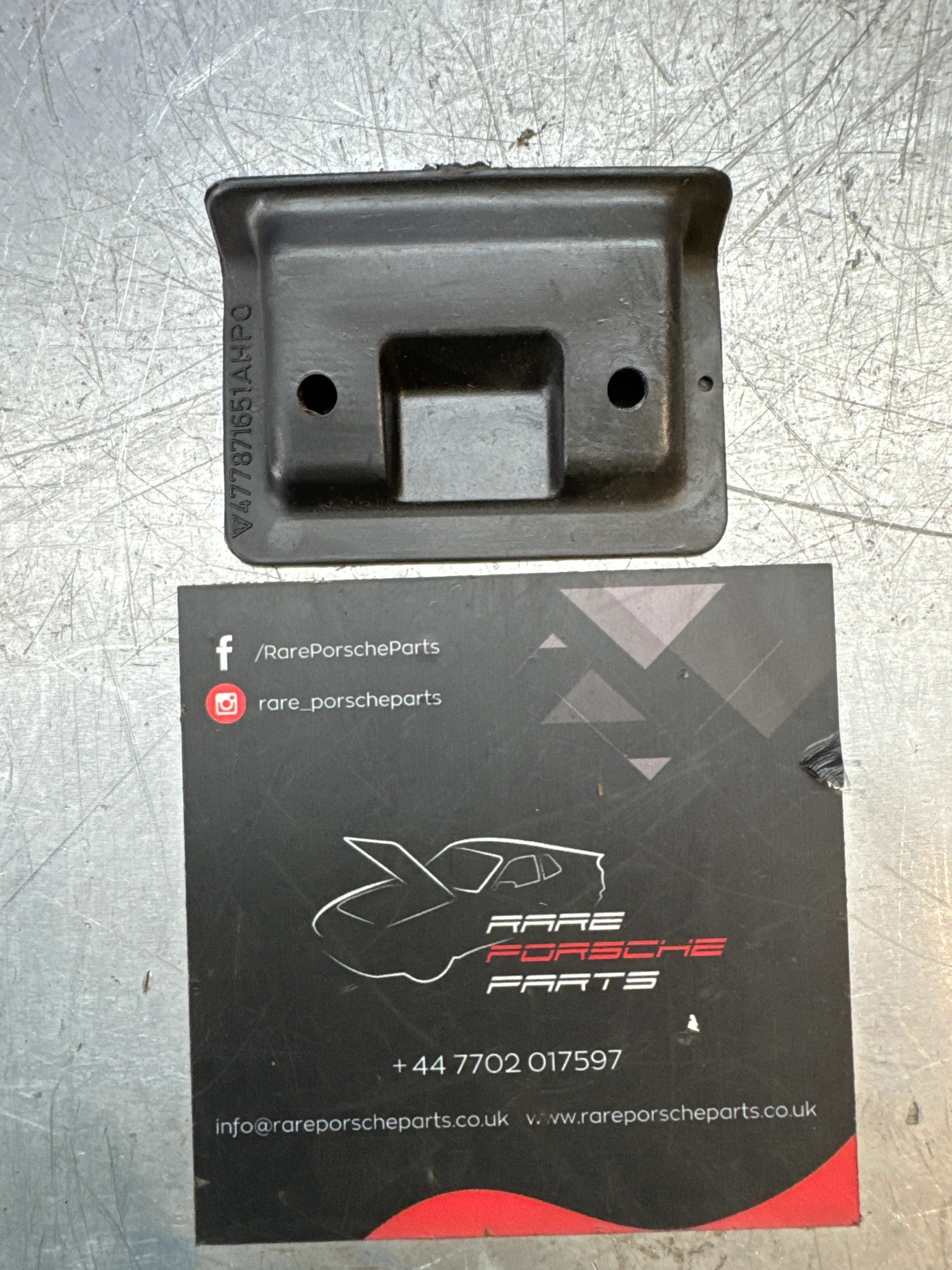 Porsche 924 locking console cover 47781651A used - Image 2