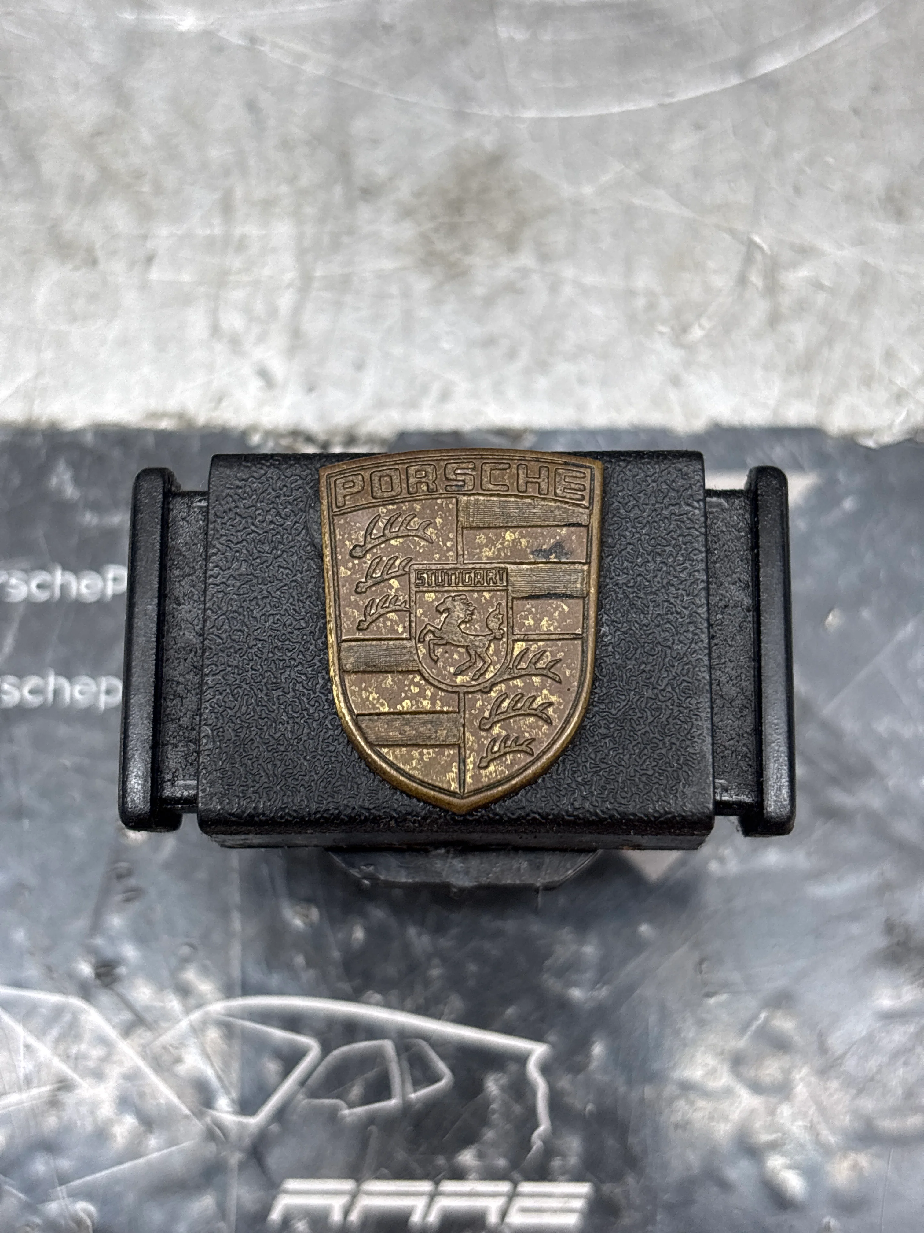 Porsche 924/944 black glove box lock with badge 477857133 used immaculate - Image 2