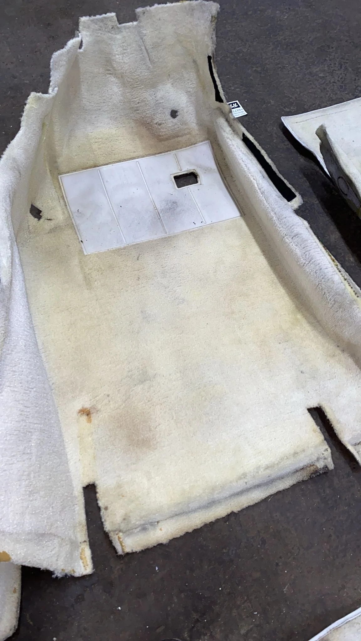 Porsche 944 oval dash RHD white carpet set 85.5- used - Image 6