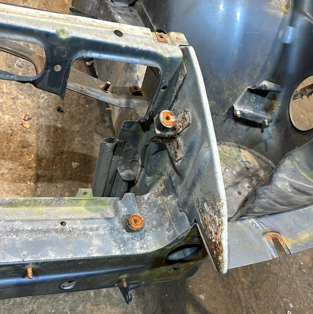 Porsche 944 Turbo / S / S2 Front end section cut - Image 5
