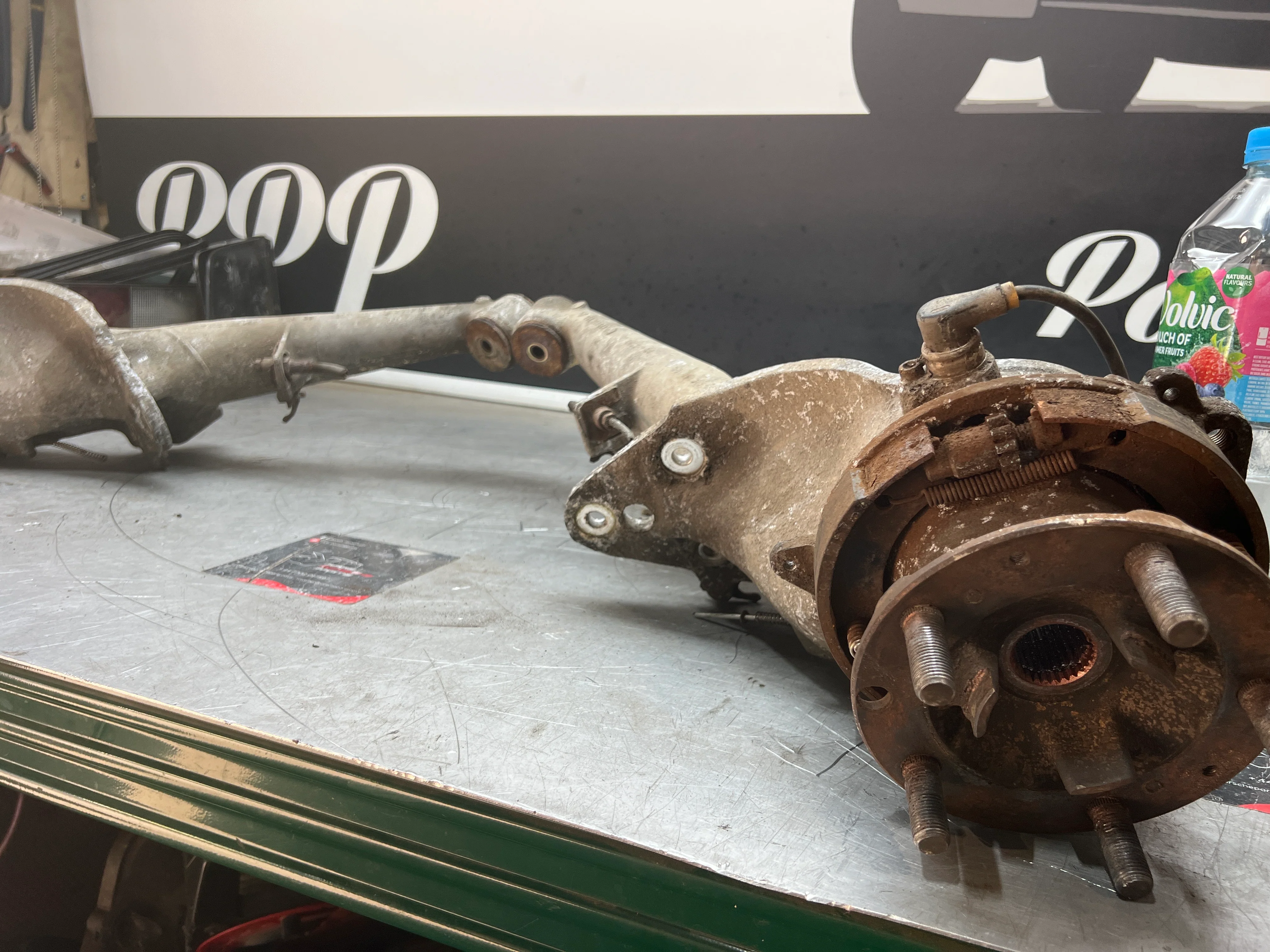 Porsche 944 S2 Turbo pair of alloy rear trailing arms, 9513315134R / 9513315144R used, with hubs - Image 12