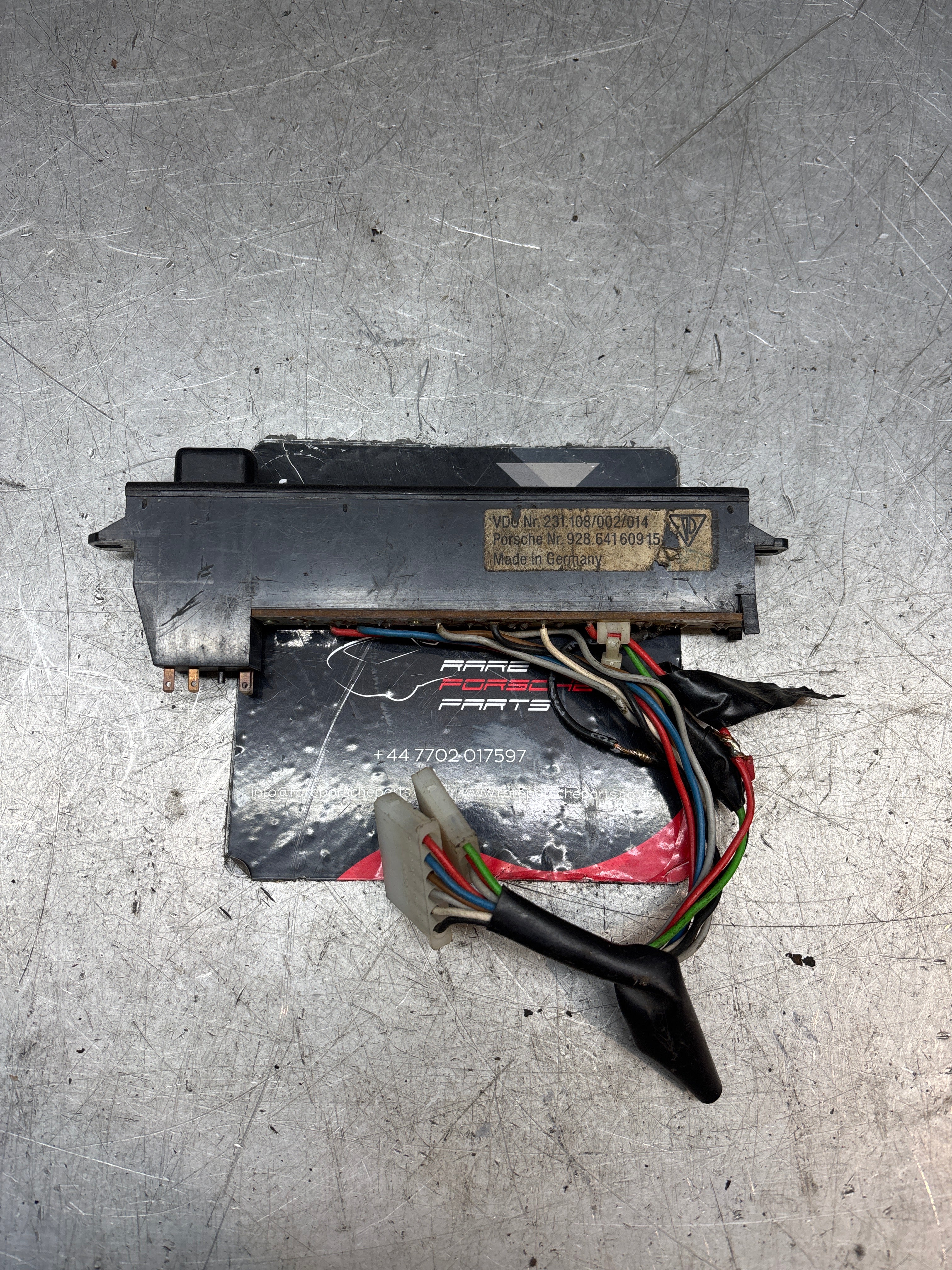 Porsche 928 front center dash panel 92864160915 used - Image 3