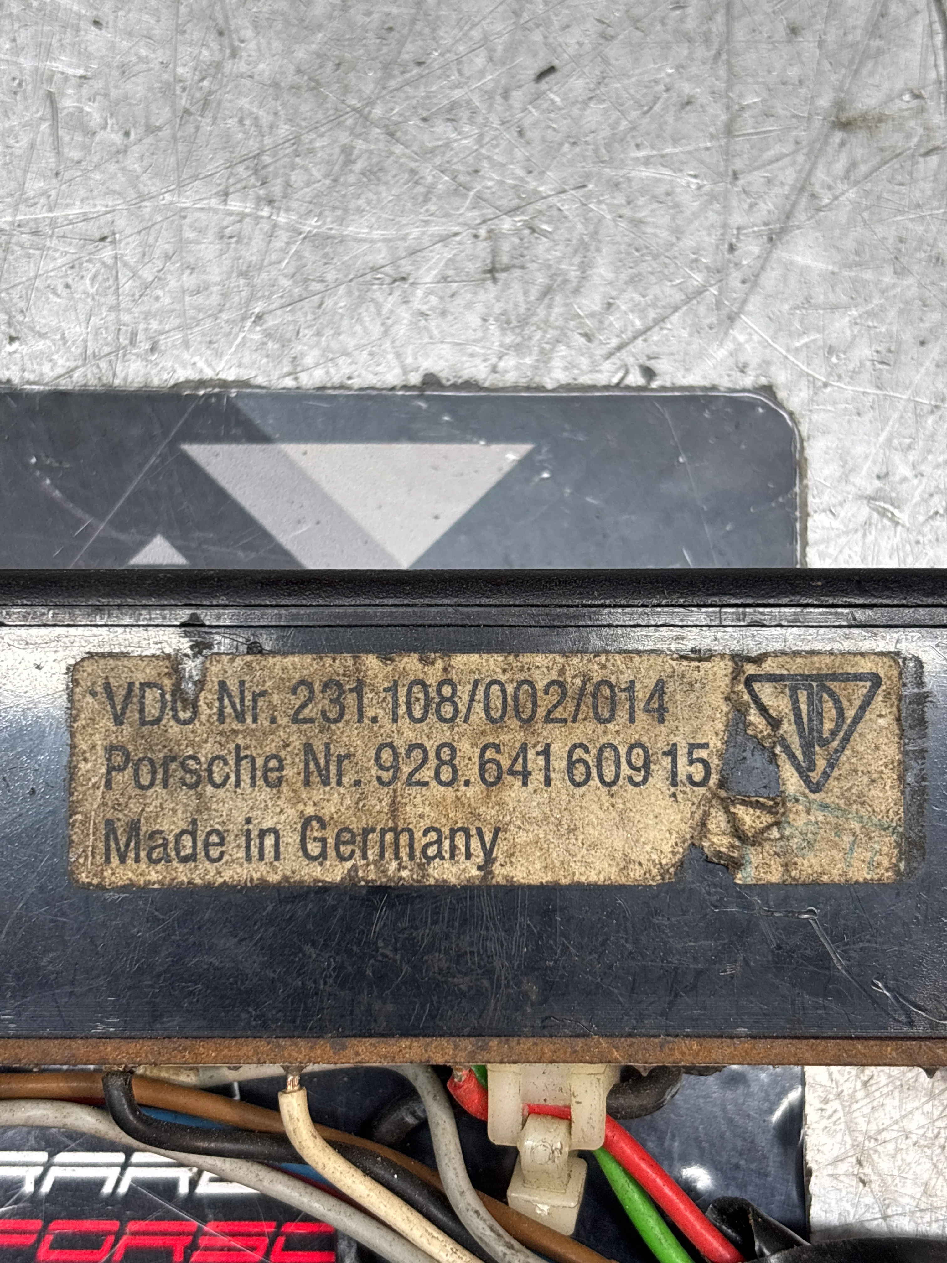 Porsche 928 front center dash panel 92864160915 used - Image 4