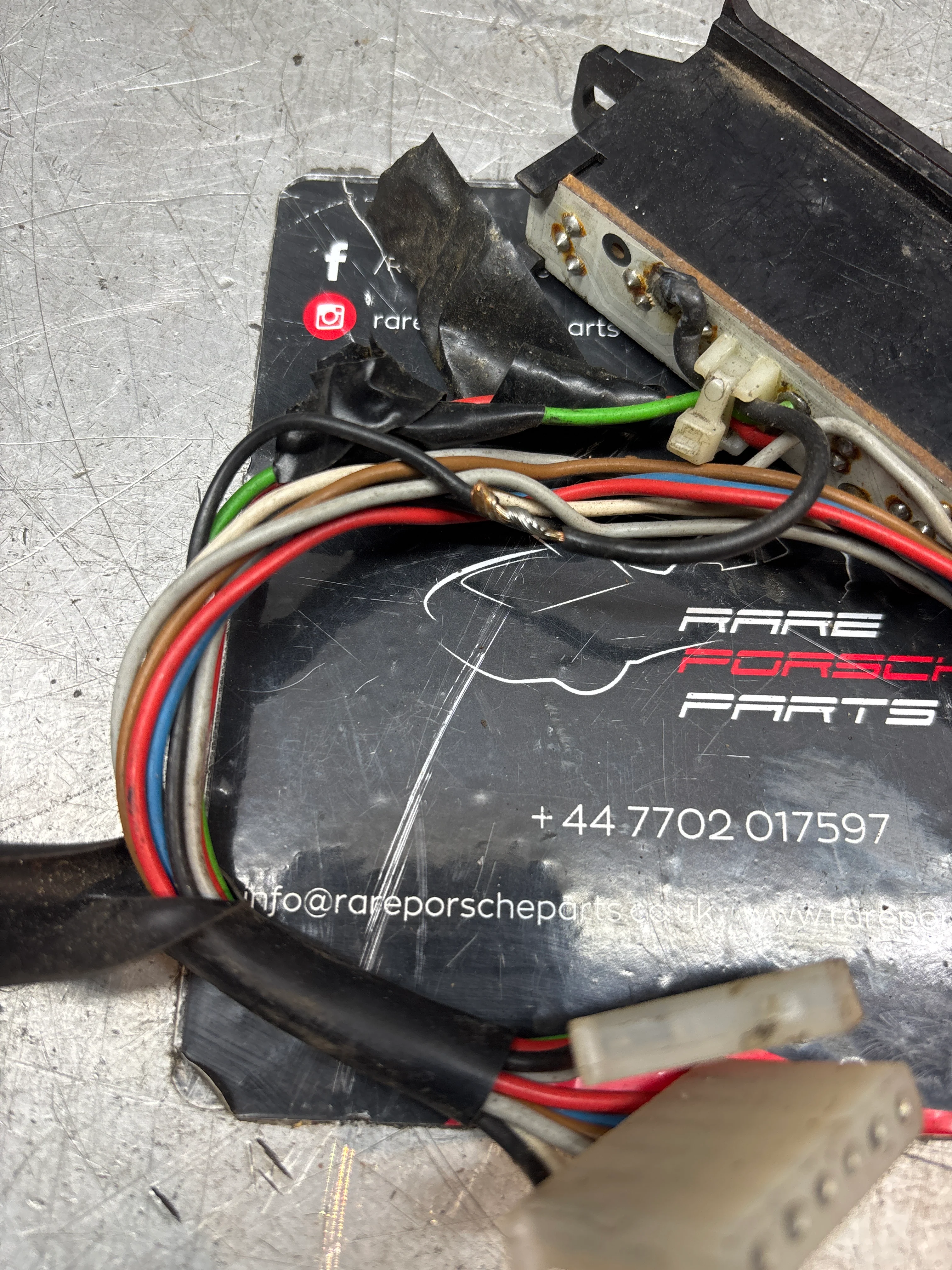 Porsche 928 front center dash panel 92864160915 used - Image 5