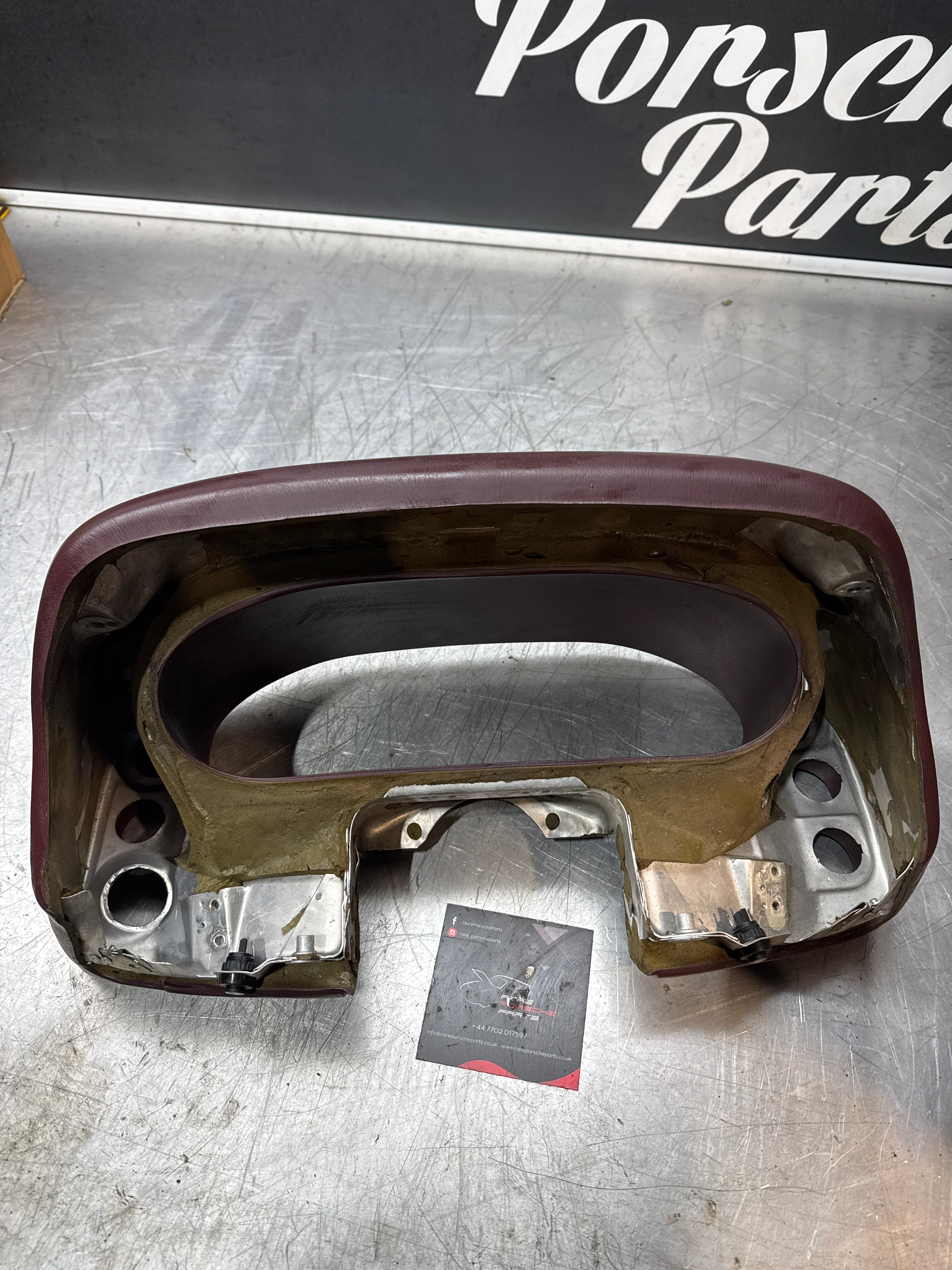 Porsche 928 instrument box 92855203103 burgundy, used, no cracks - Image 5