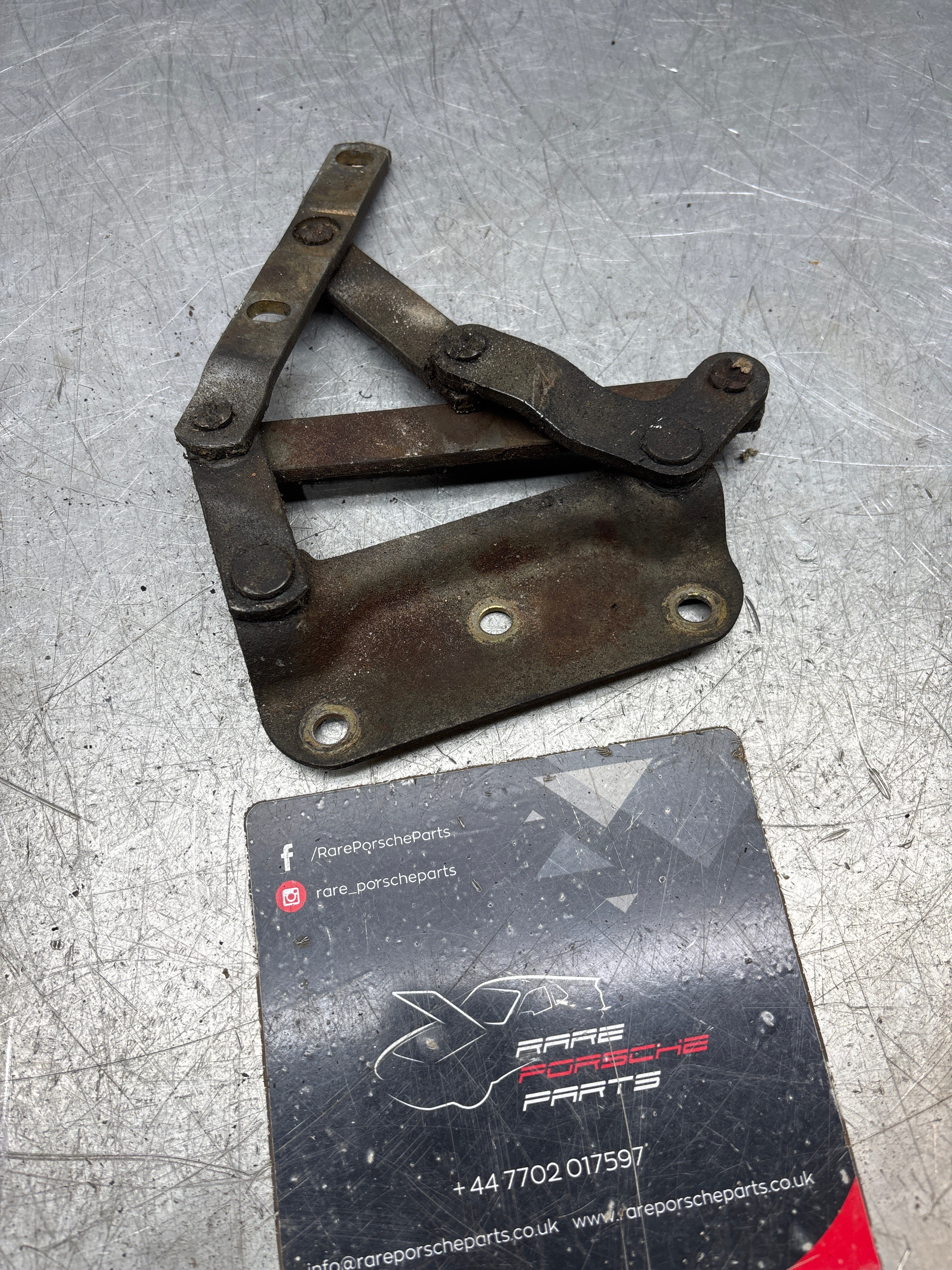 Porsche 928 left hand side bonnet hinge, used 92851104104 - Image 3