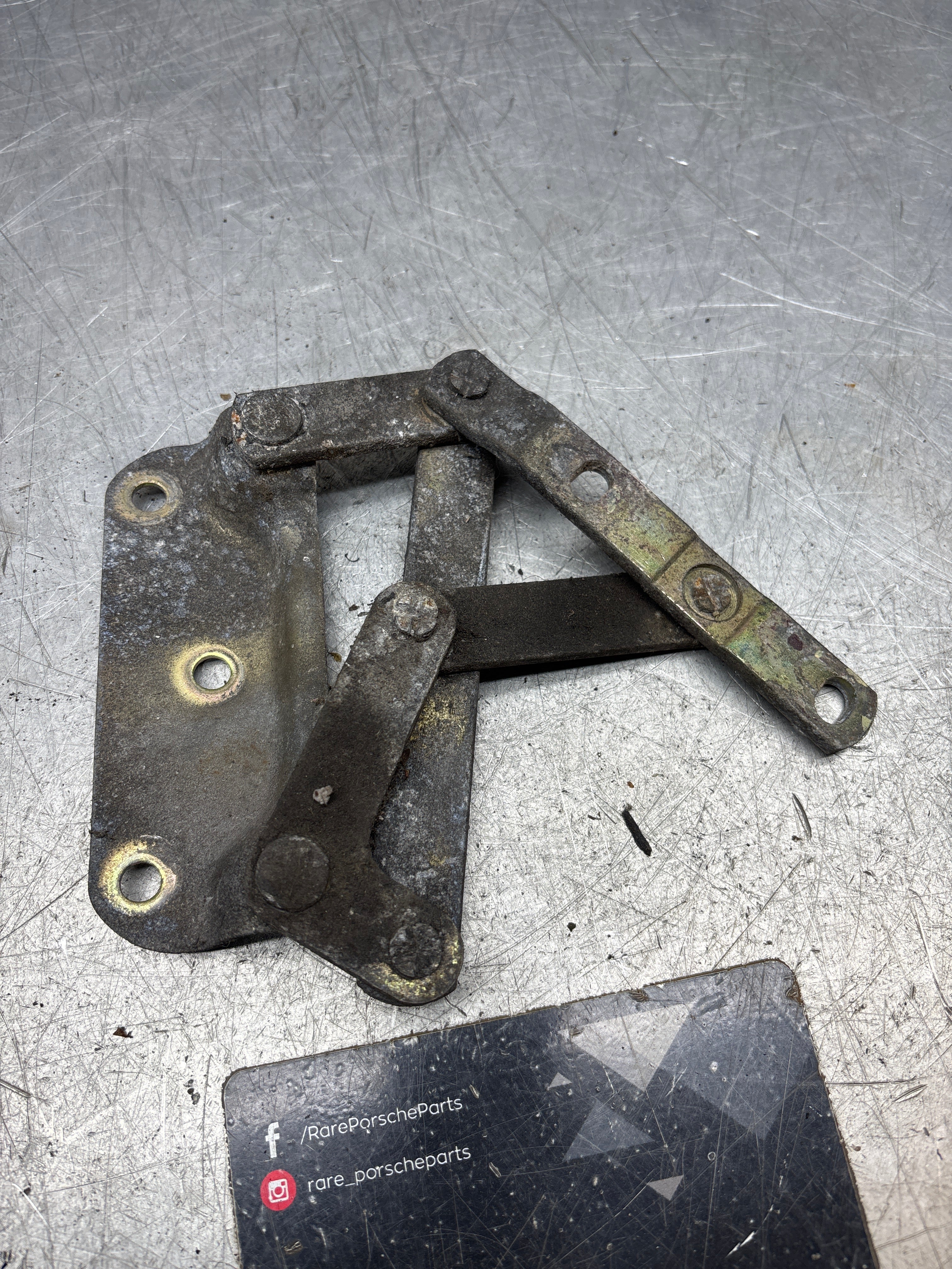 Porsche 928 left hand side bonnet hinge, used 92851104104 - Image 4