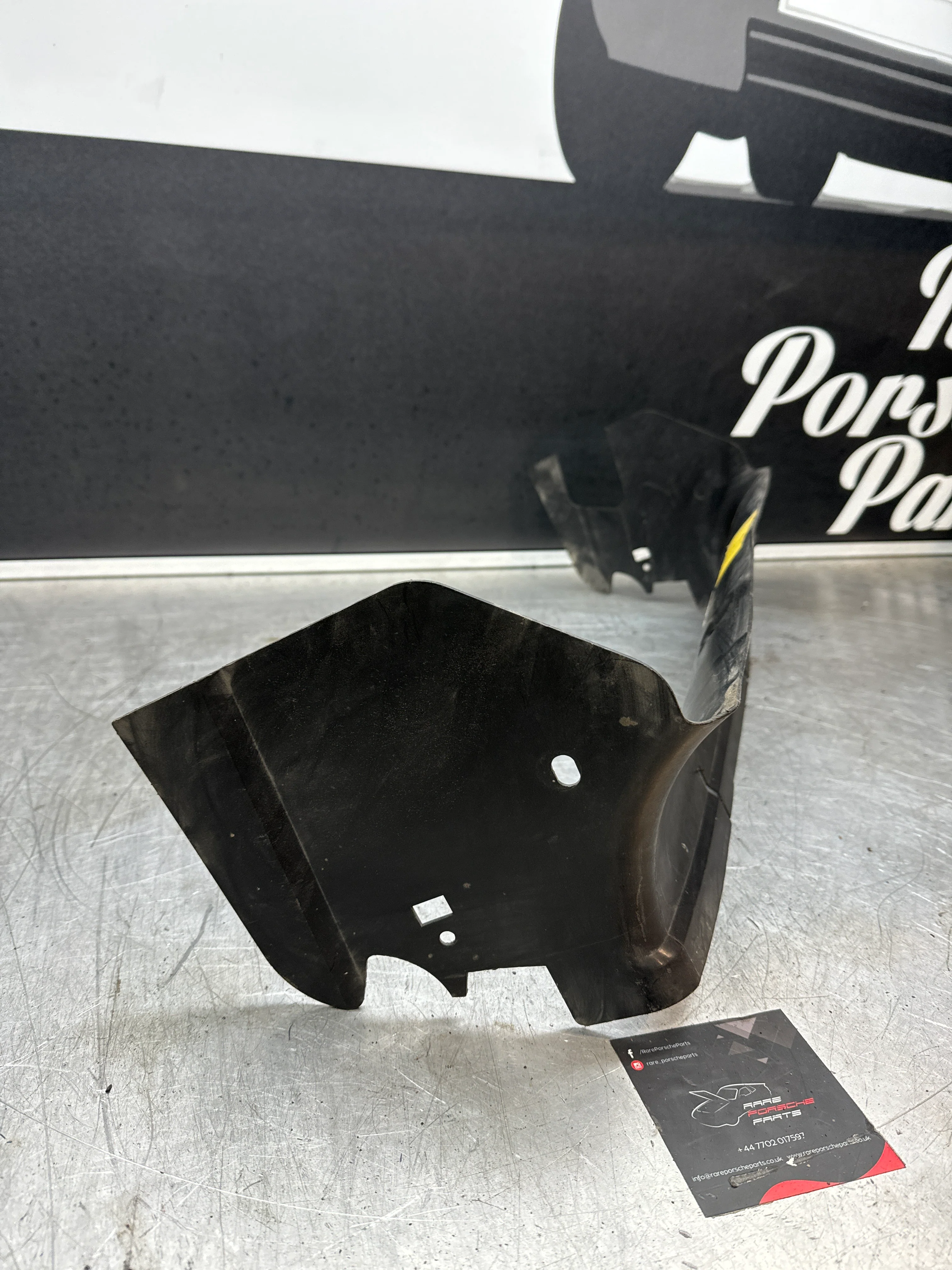 Porsche 944 S2 / turbo front air duct 95157513301 used - Image 3
