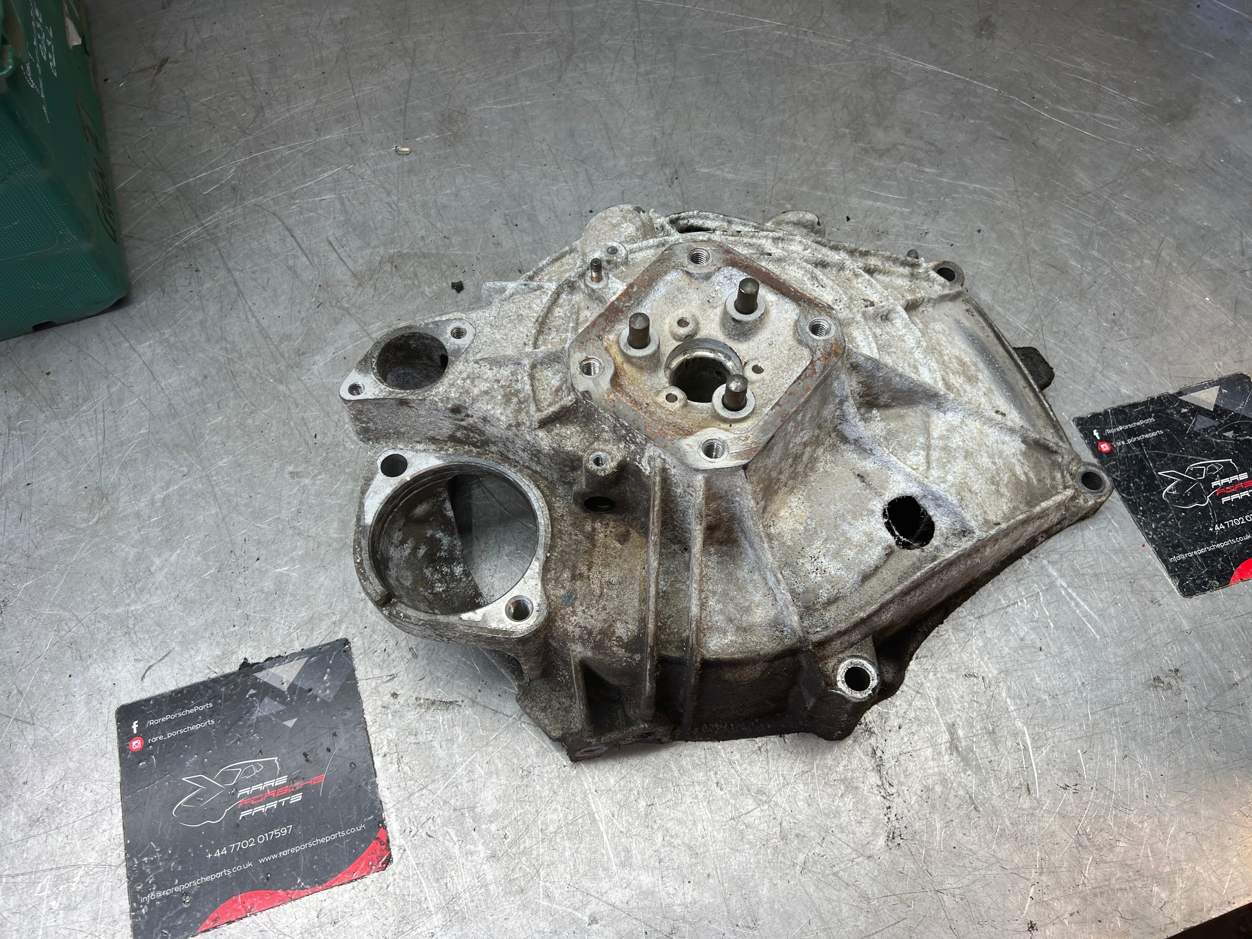 Porsche 944 S2 Bell housing 9441164015R, used - Image 2