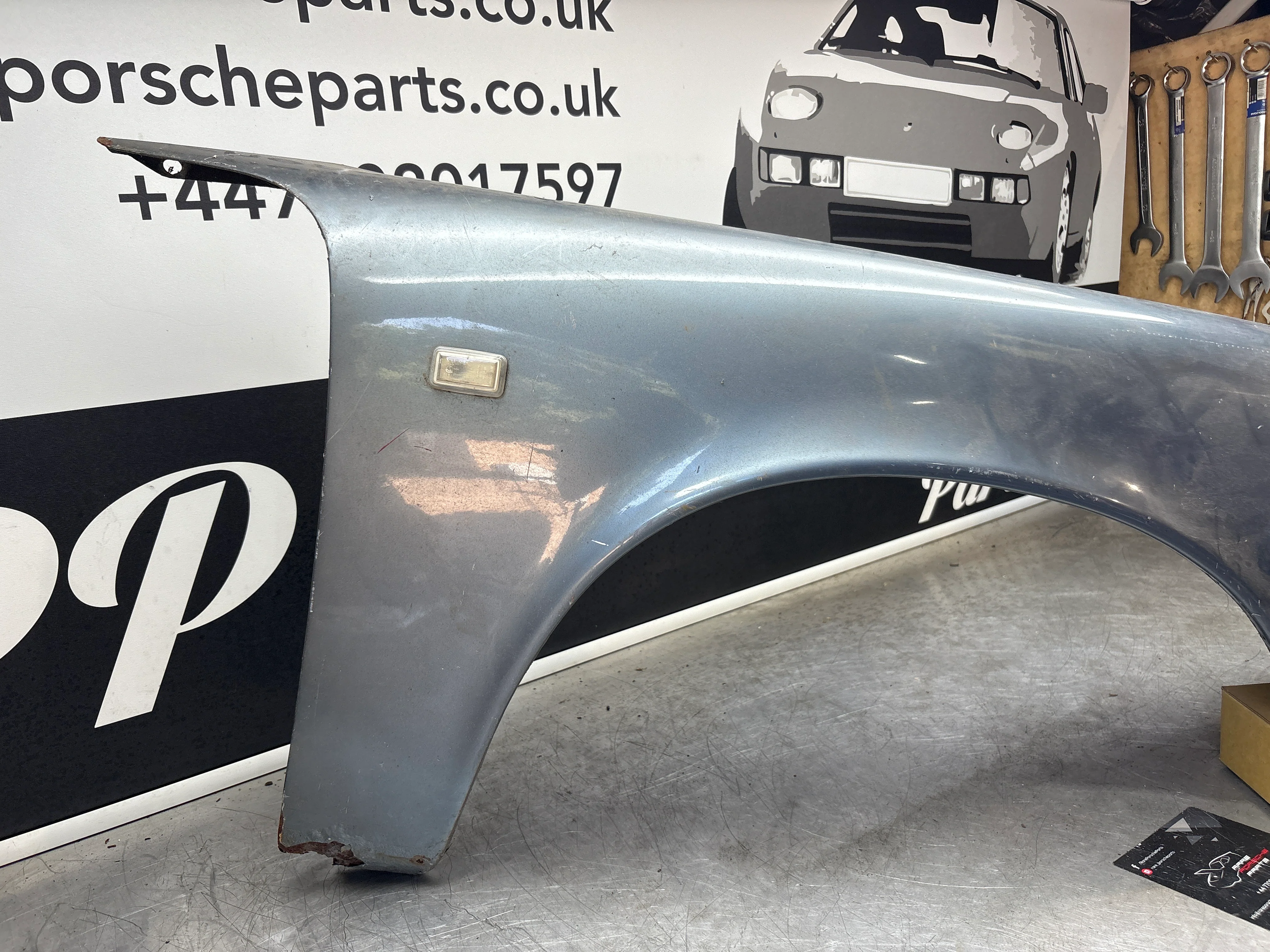 Porsche 911 964 front right wing, used - Image 7