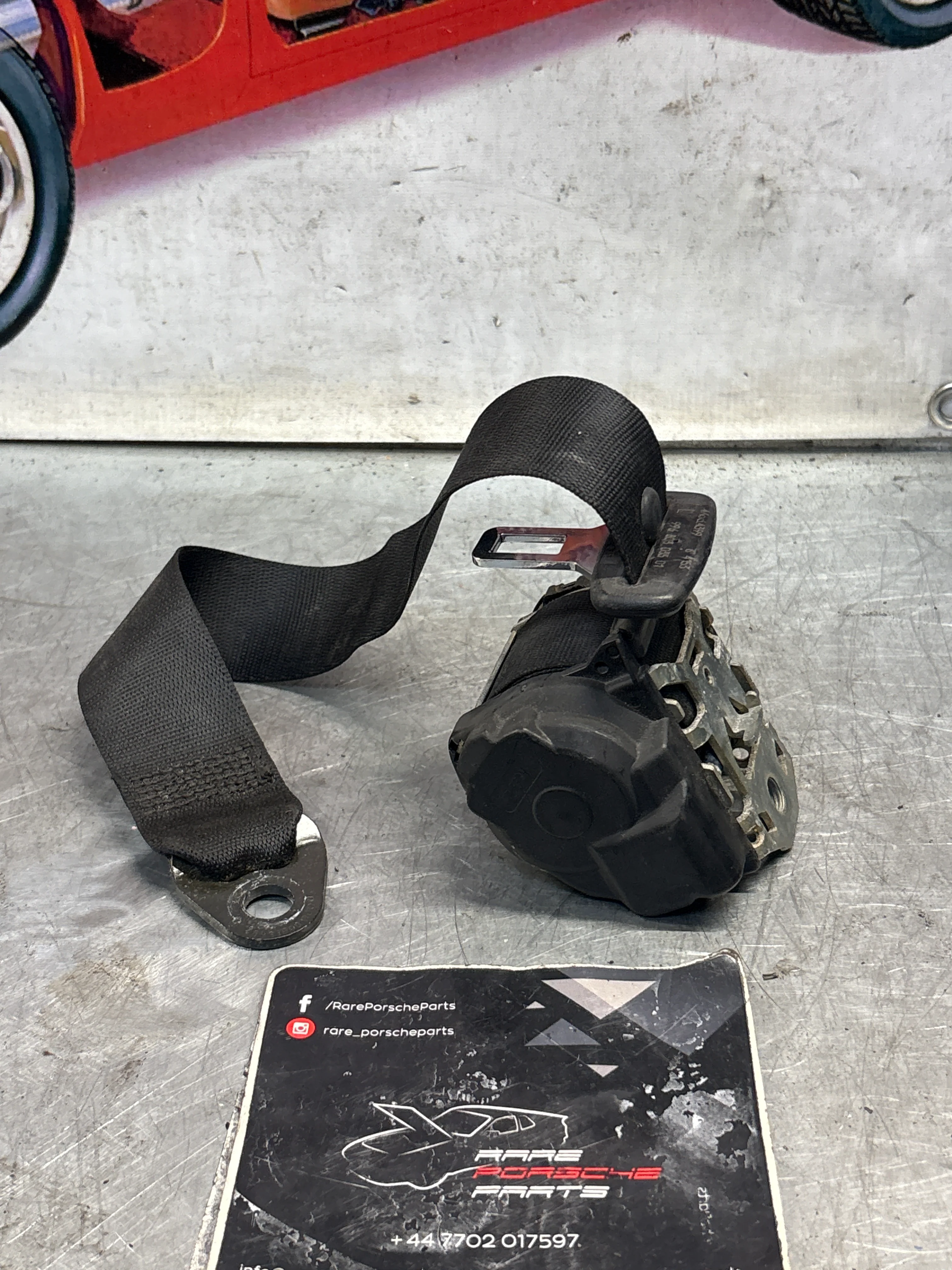 Porsche 911 996 rear left seatbelt, used 99680303501 - Image 2