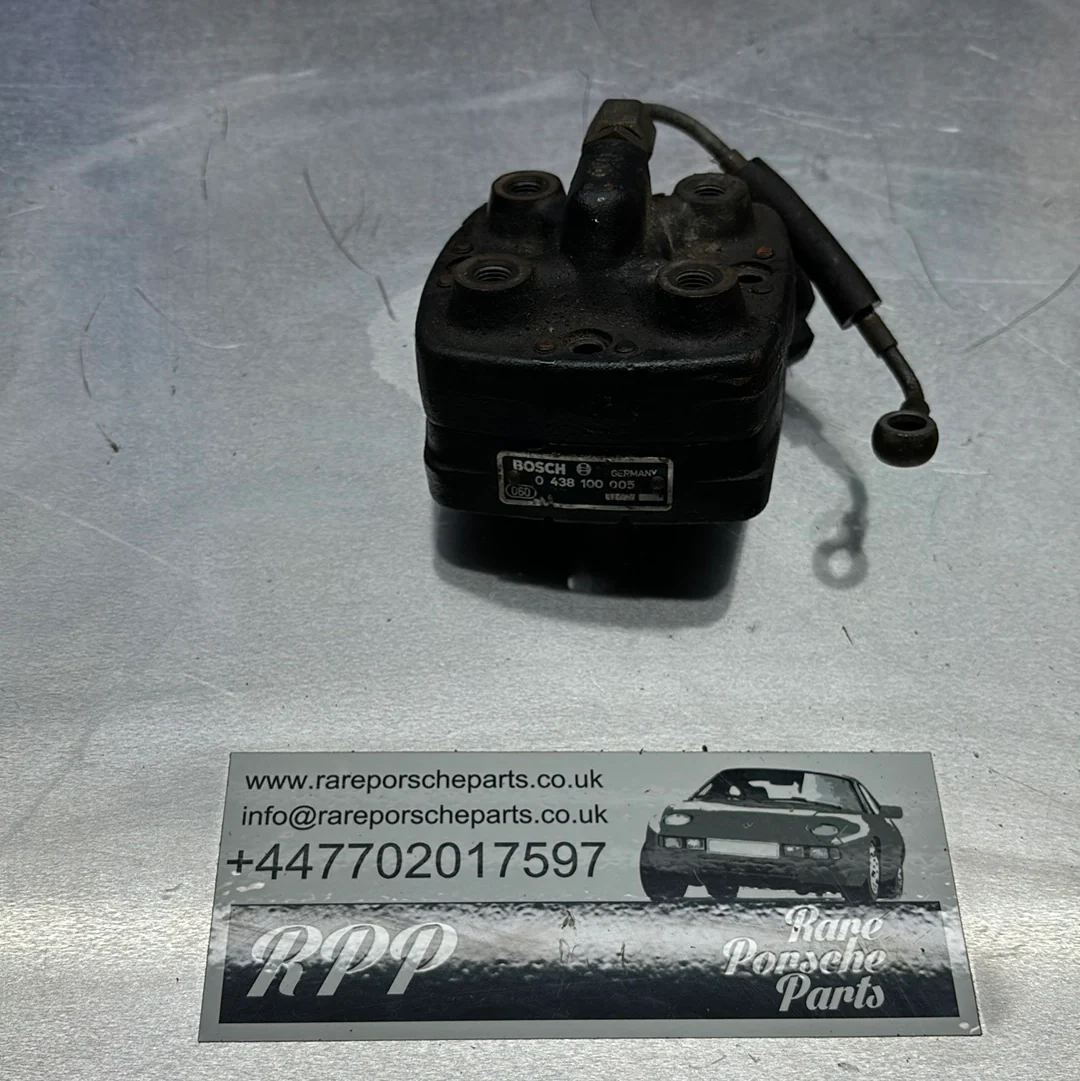 Porsche 924 Bosch Fuel distributor, metering head, 0438100005, used