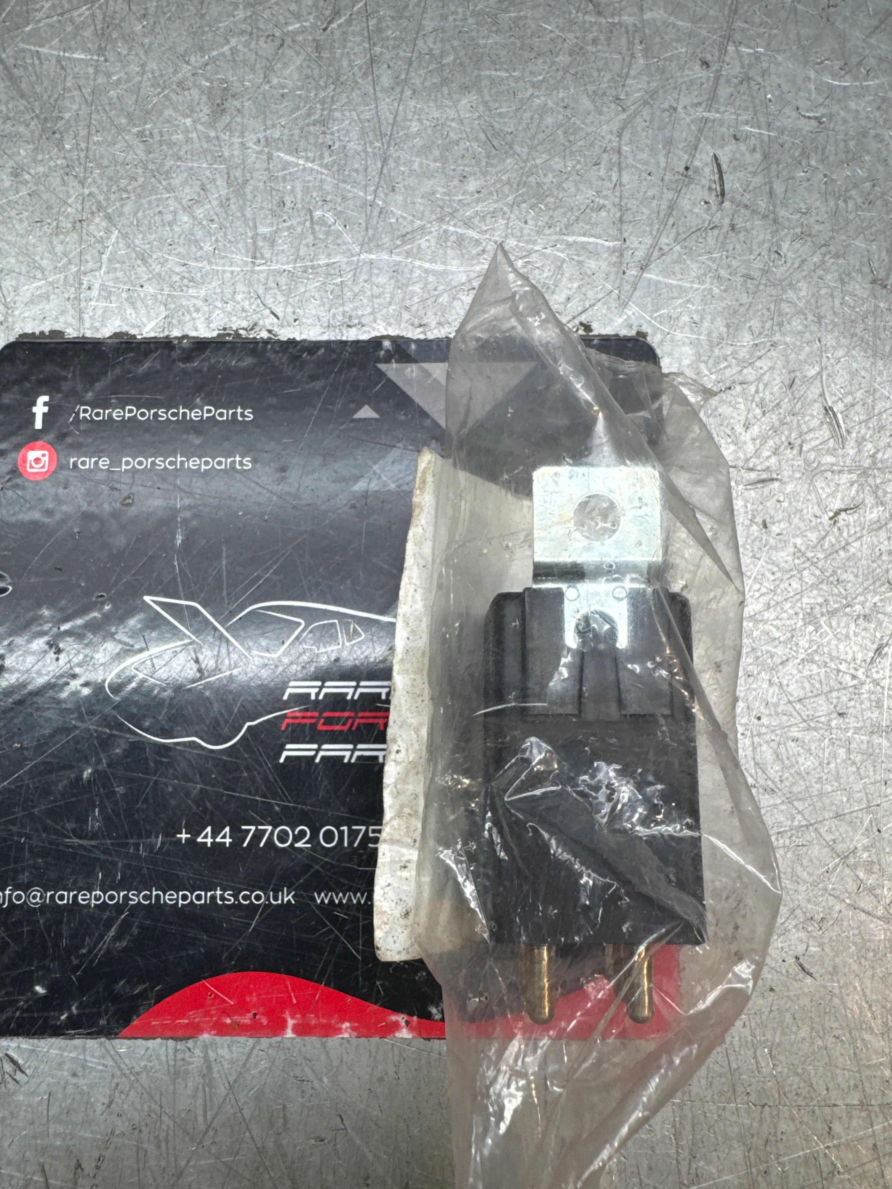Porsche 911 3.2 84-89 fuel pump relay 91161815400 new - Image 3