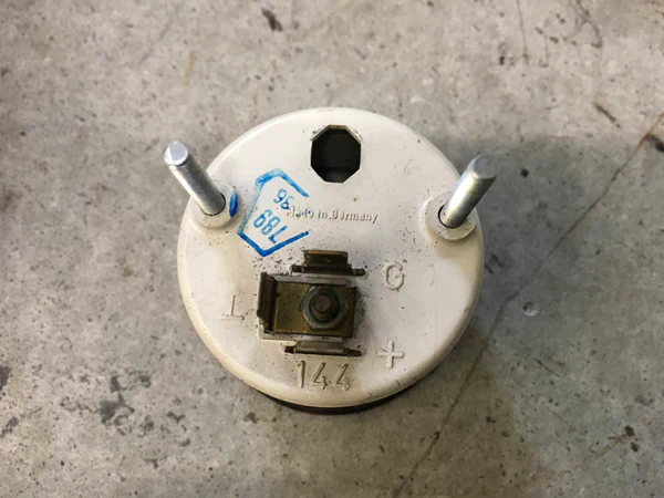 Porsche 924S VDO oil pressure gauge 5 bar used, 94464111702 - Image 5