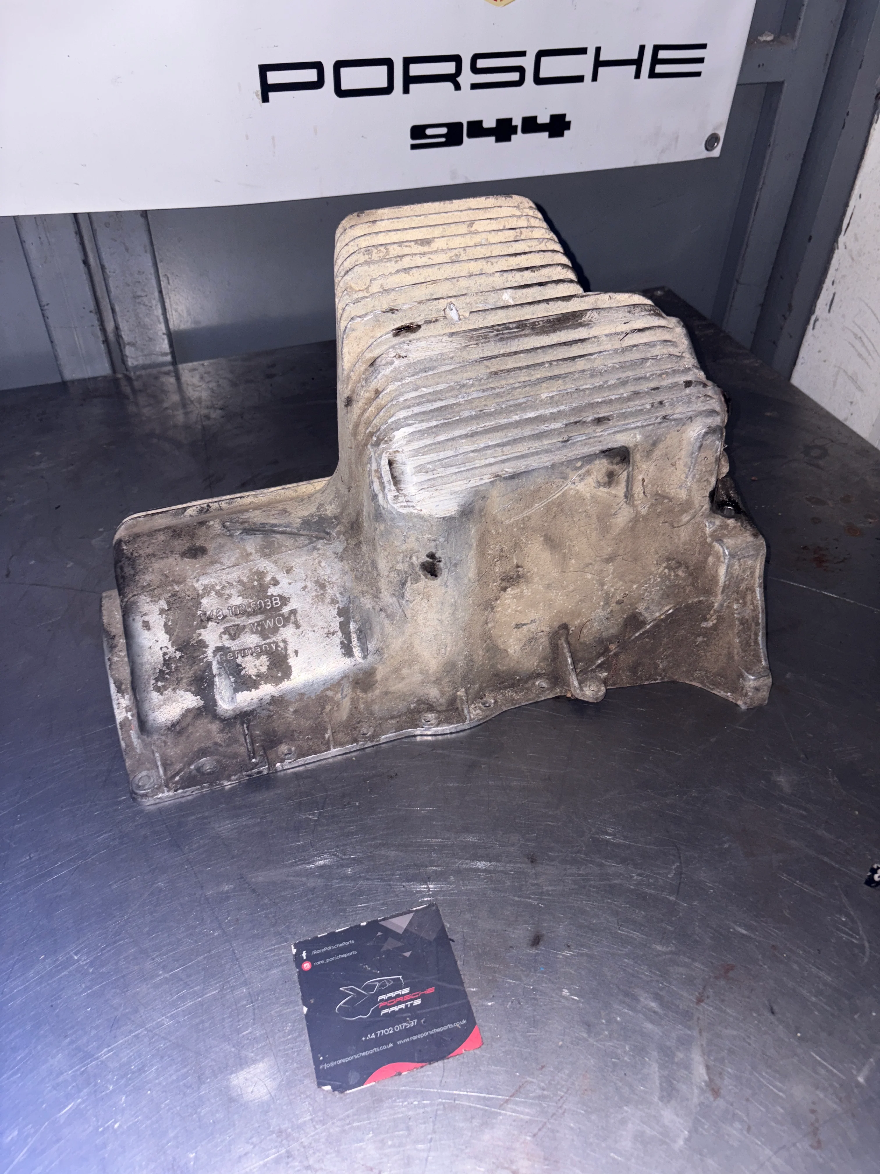 Porsche 924 2.0 engine oil pan, used 048103603B - Image 2