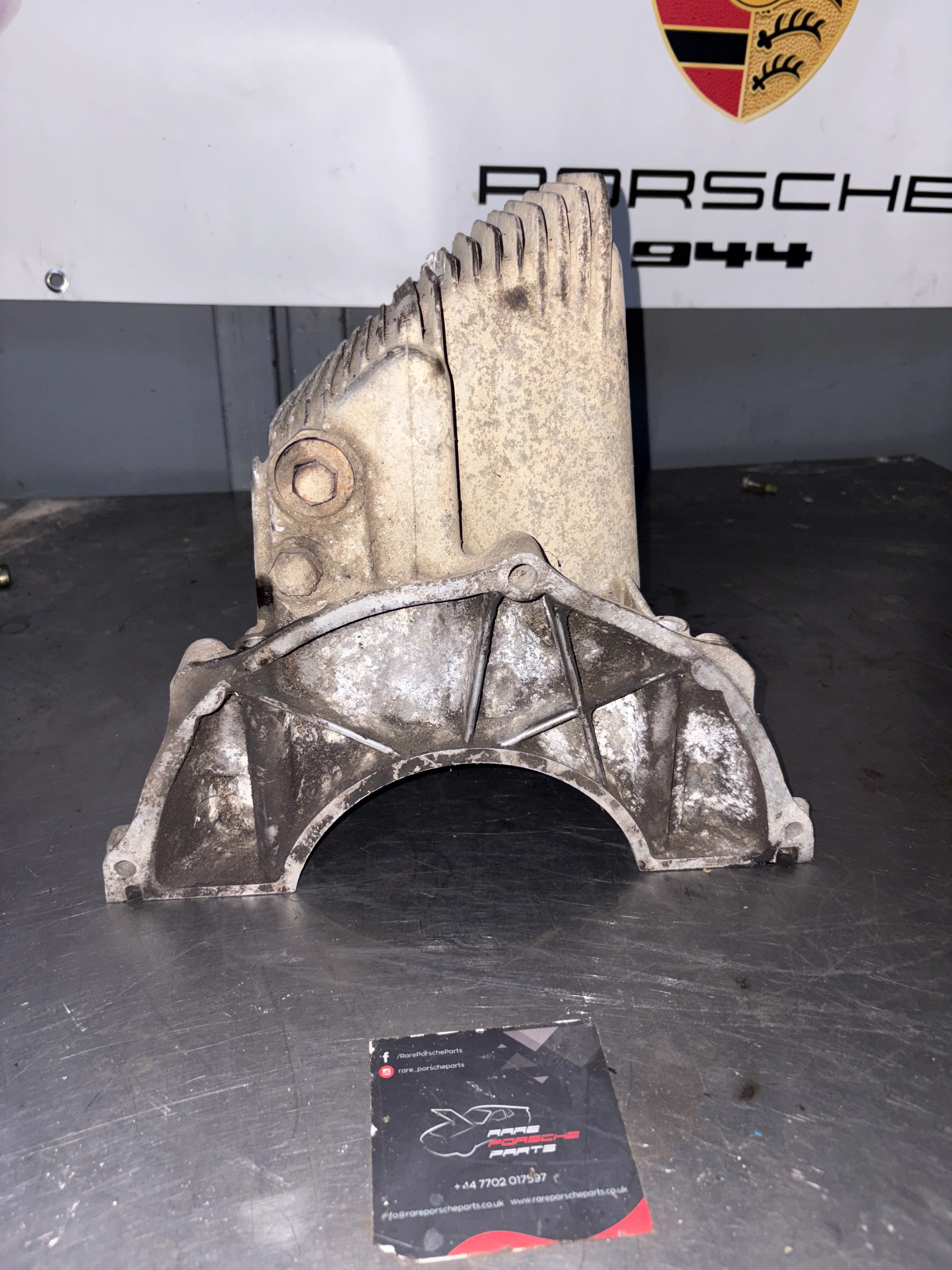 Porsche 924 2.0 engine oil pan, used 048103603B - Image 5