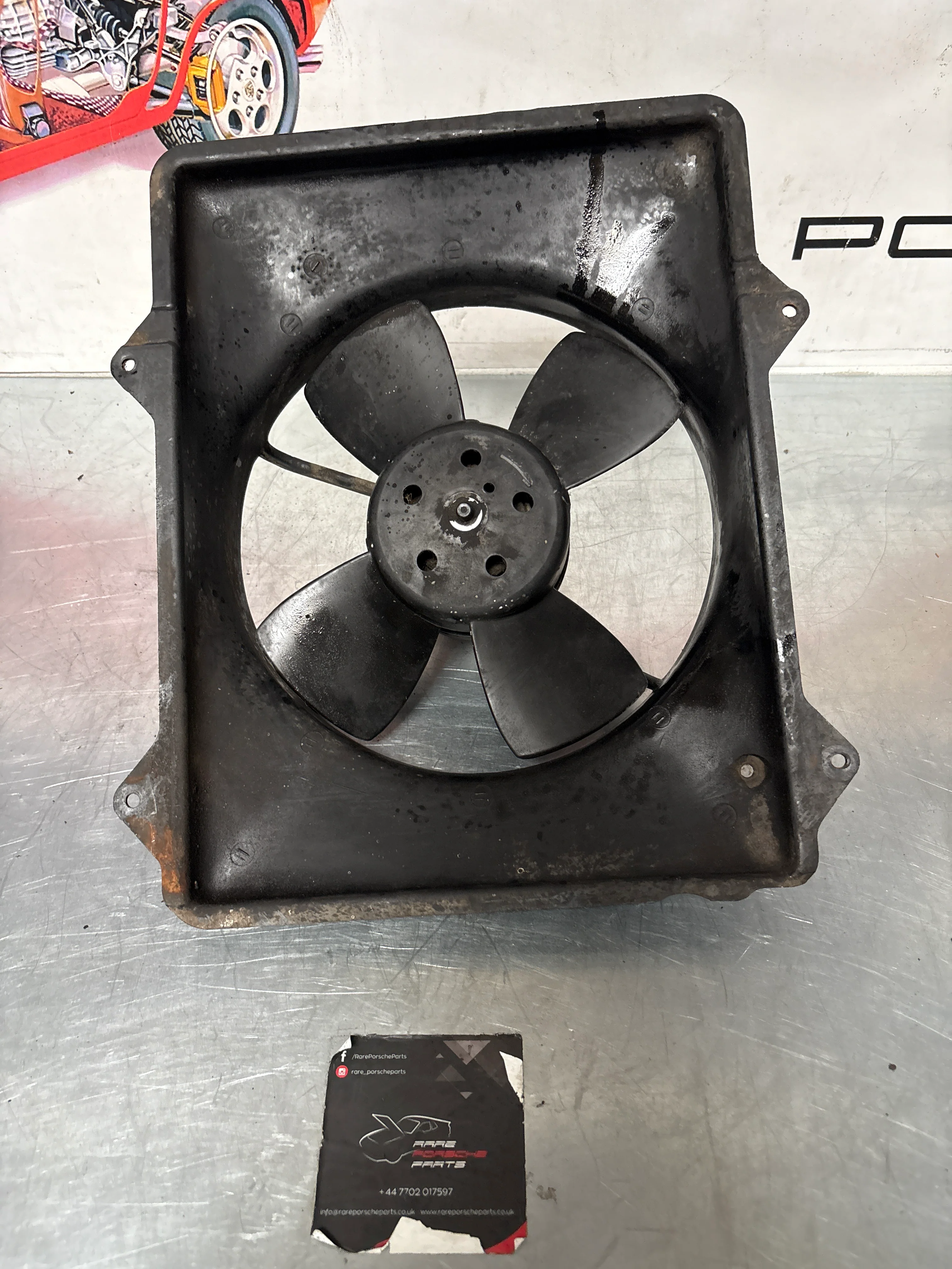 Porsche 924 2.0 NA / 924 Turbo used cooling radiator fan with surround 477121207C / 477959455C used - Image 2