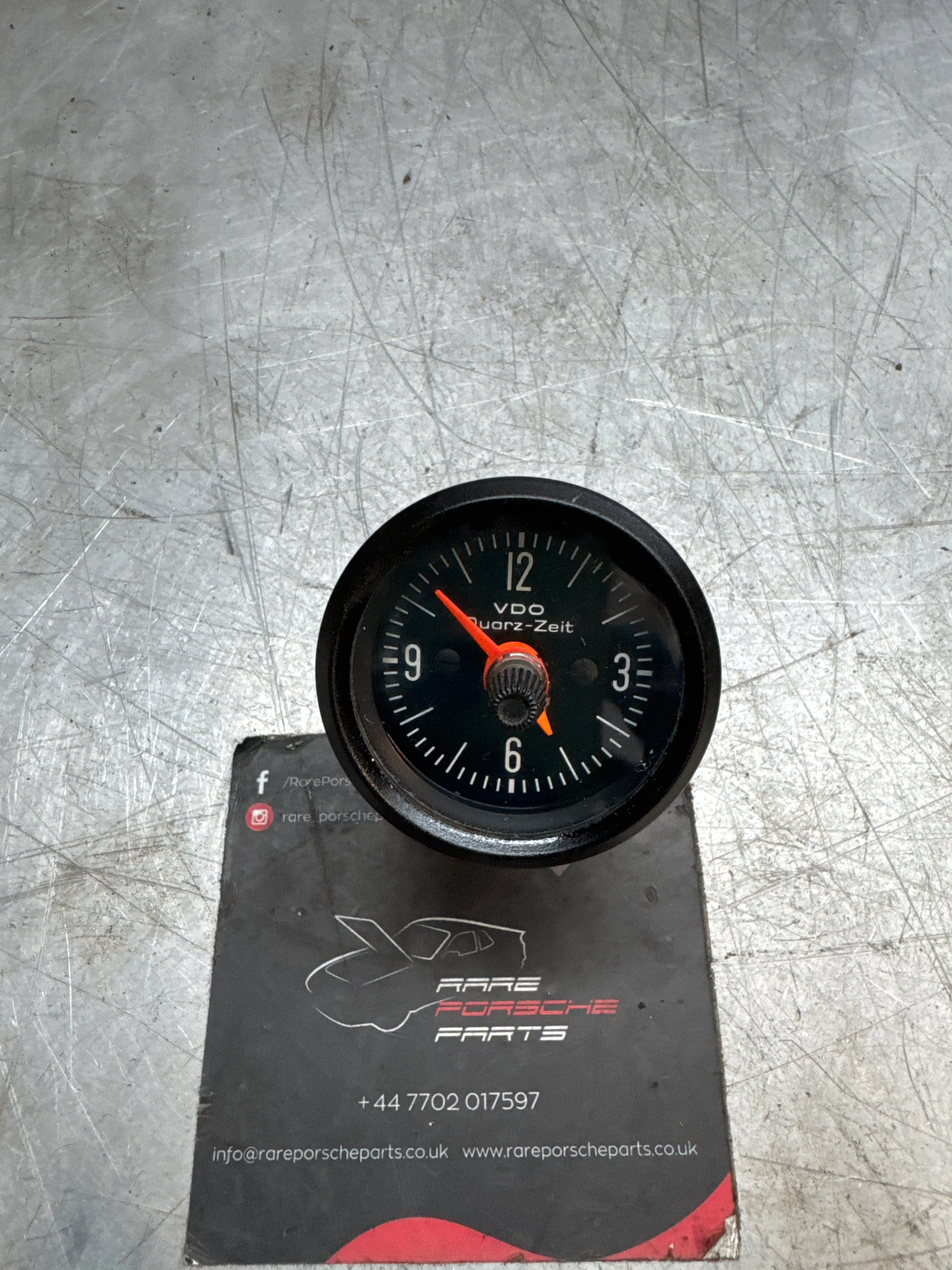 Porsche 924 2.0 N/A early clock for centre console 477919211 used