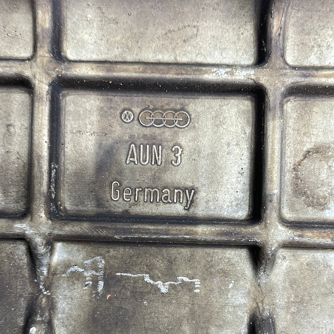 Porsche 924 2.0 rocker cover 047 103 475 / 047103475 - Image 6