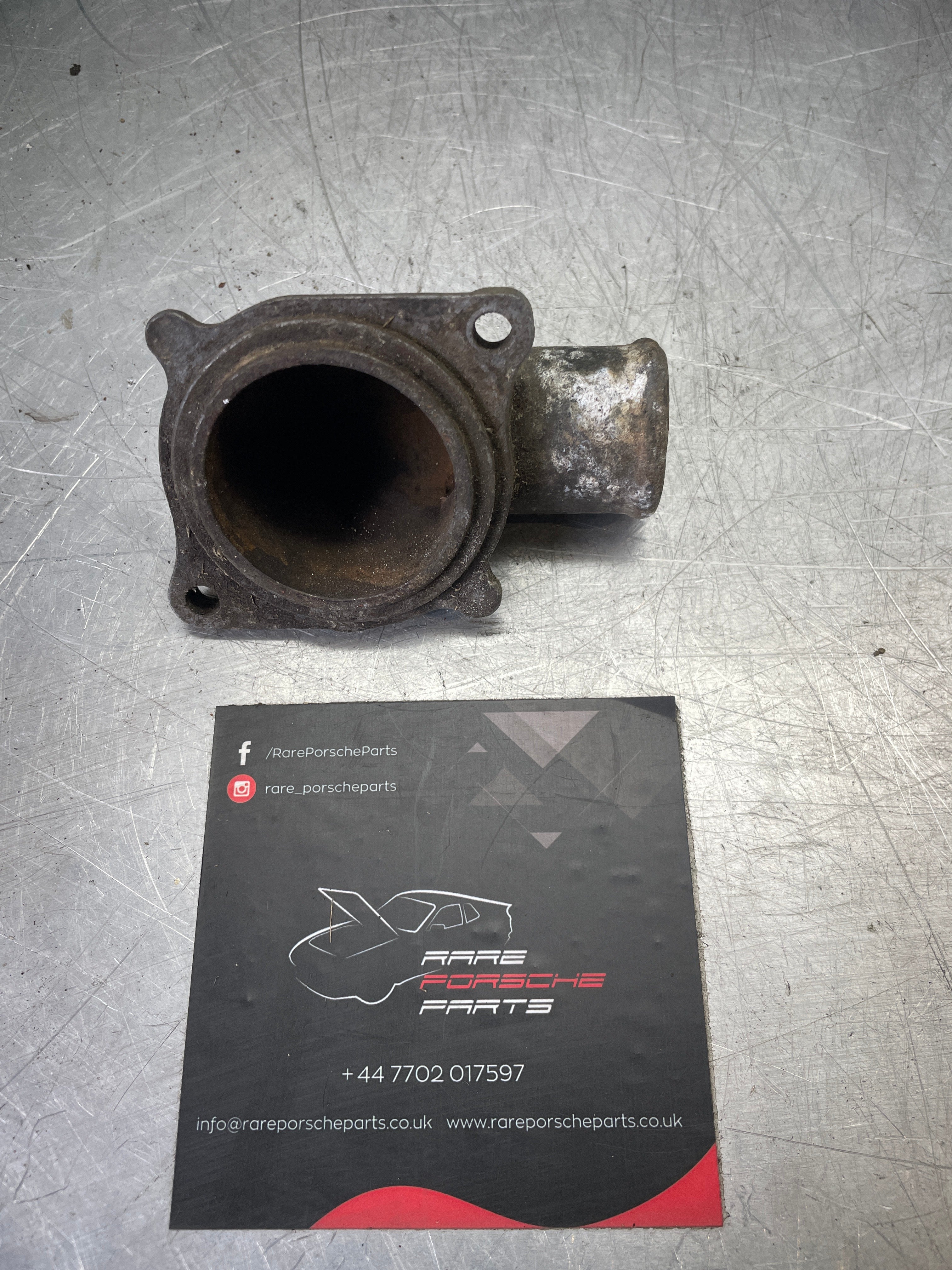 Porsche 924 2.0 thermostat housing 059121121 used - Image 2