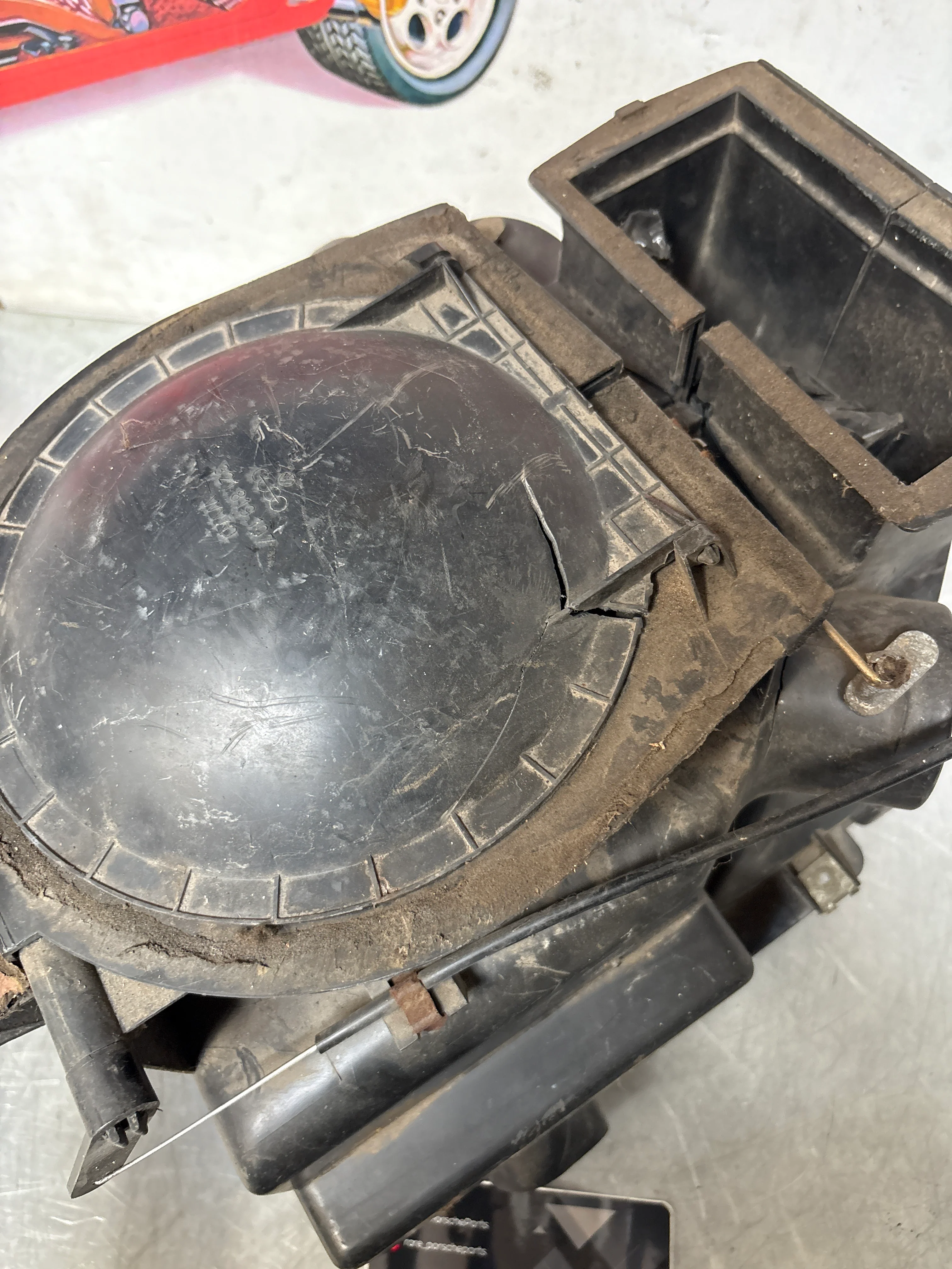 Porsche 924 76-79 heater blower fan assembly, complete with fan 321819096 / 823819096A / 321819095 / 823819095 used - Image 7