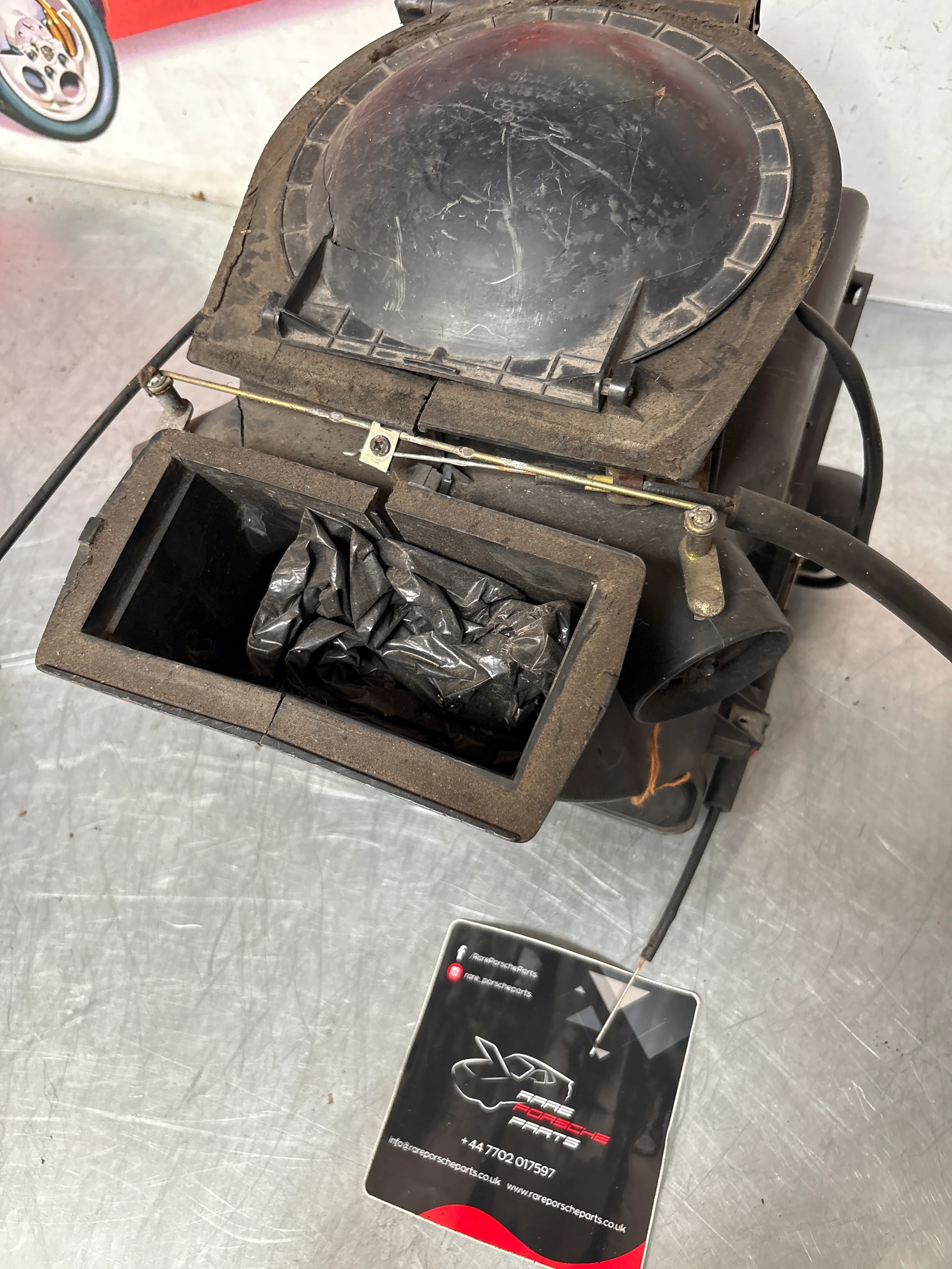 Porsche 924 76-79 heater blower fan assembly, complete with fan 321819096 / 823819096A / 321819095 / 823819095 used - Image 6
