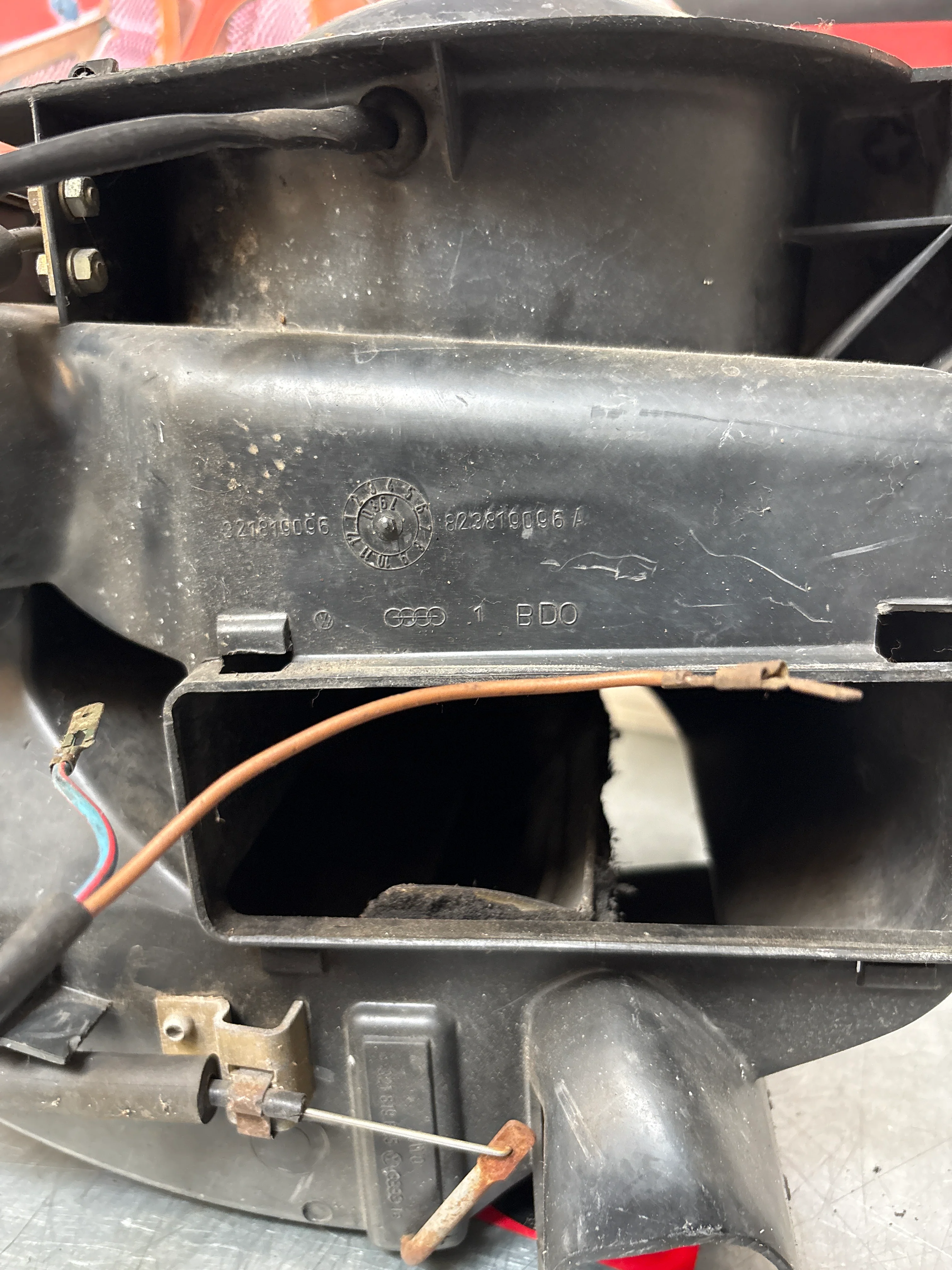 Porsche 924 76-79 heater blower fan assembly, complete with fan 321819096 / 823819096A / 321819095 / 823819095 used - Image 8