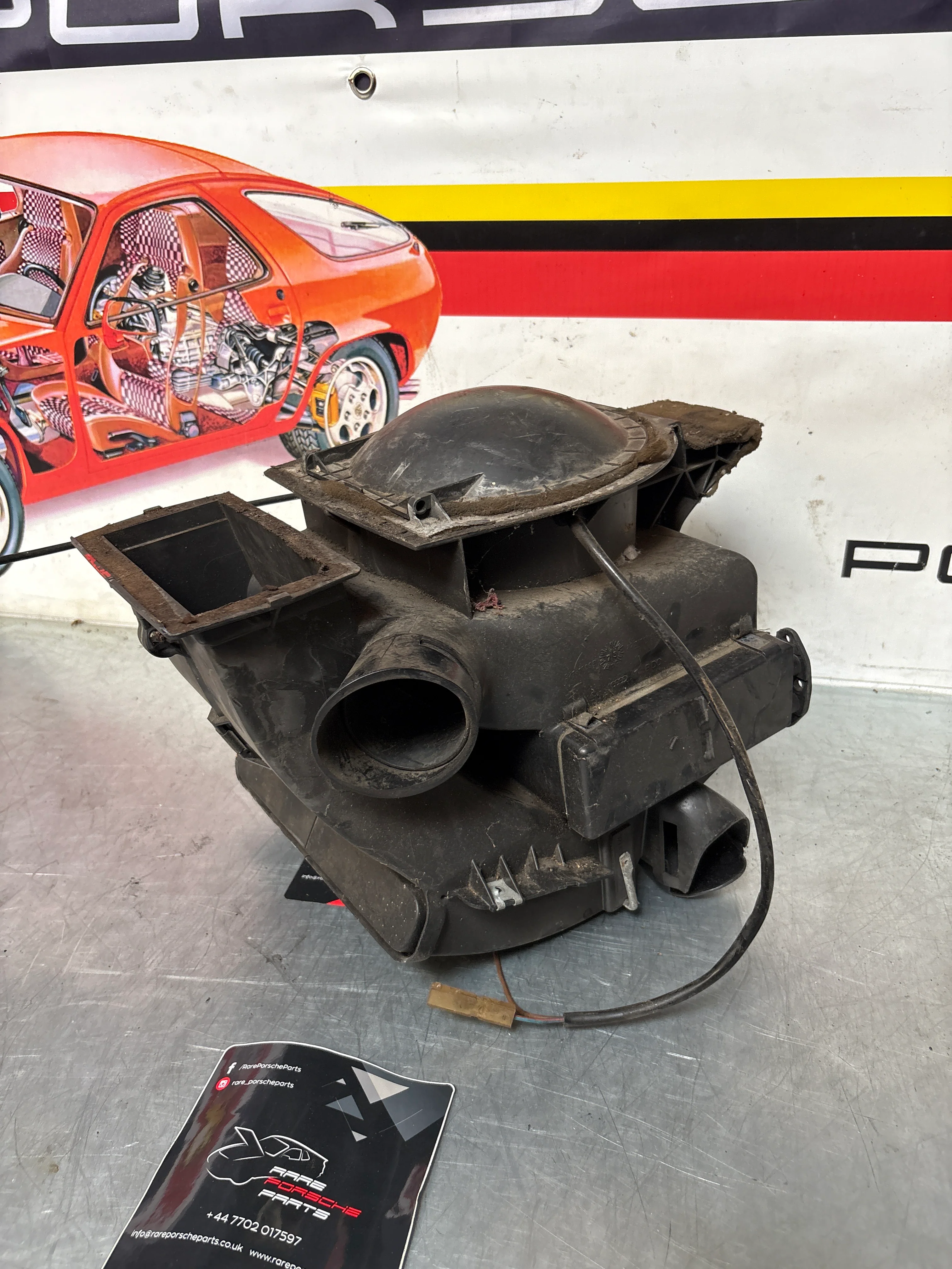 Porsche 924 76-79 heater blower fan assembly, complete with fan 321819096 / 823819096A / 321819095 / 823819095 used - Image 2