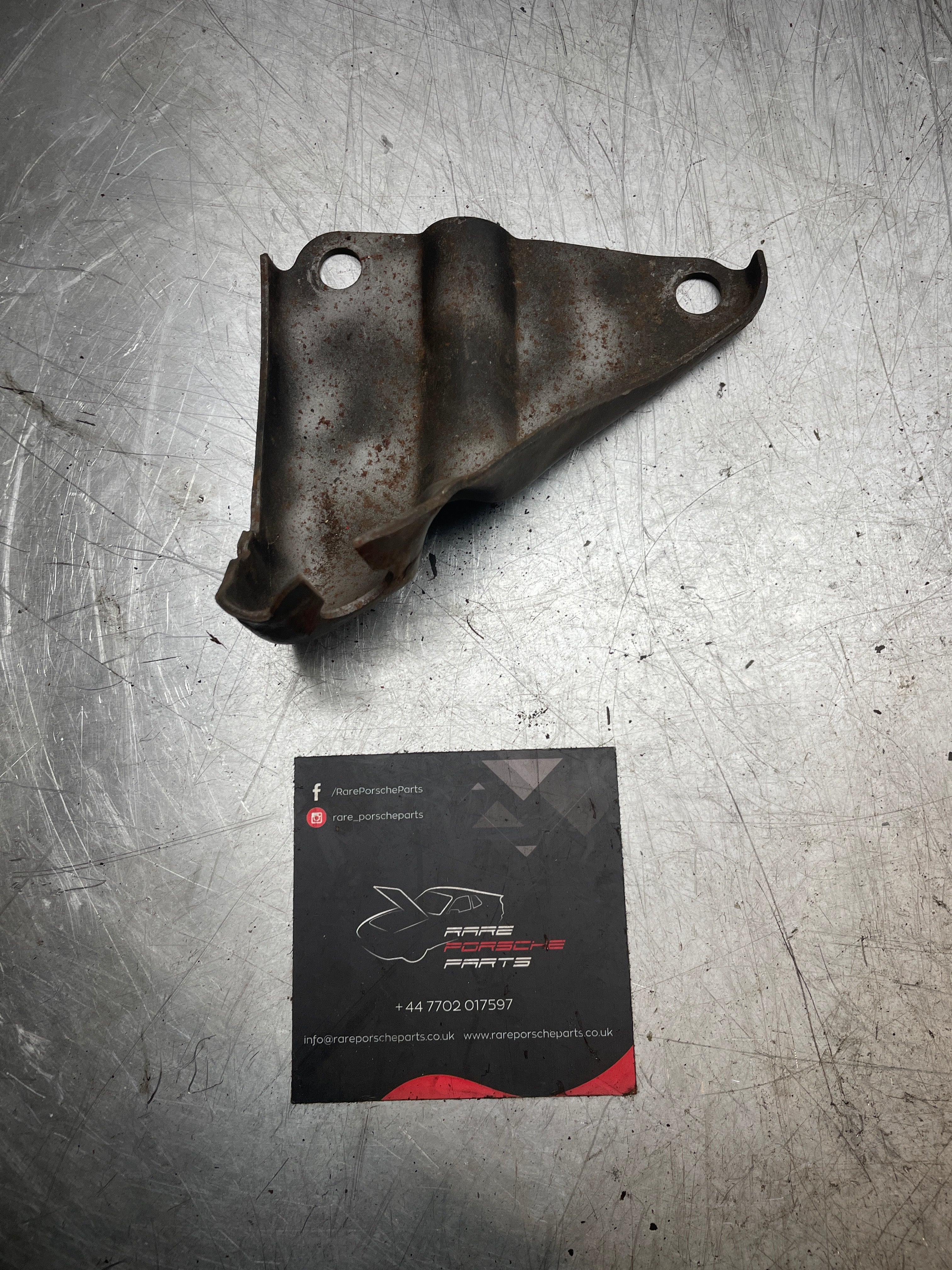 Porsche 924 80- clutch lever cable bracket, used 477721399A - Image 2