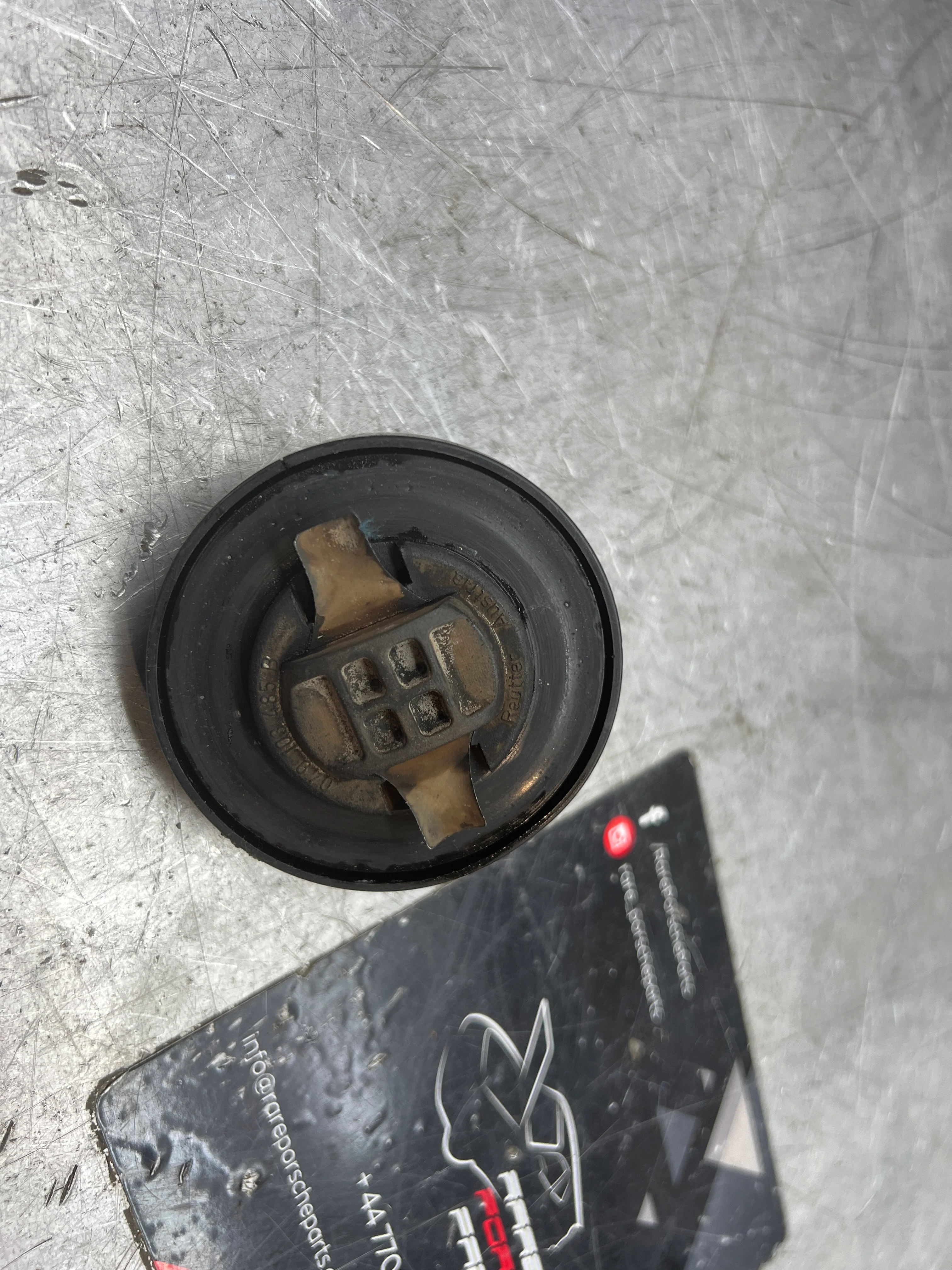 Porsche 924 924 turbo oil filler cap. Used 049103485B - Image 2