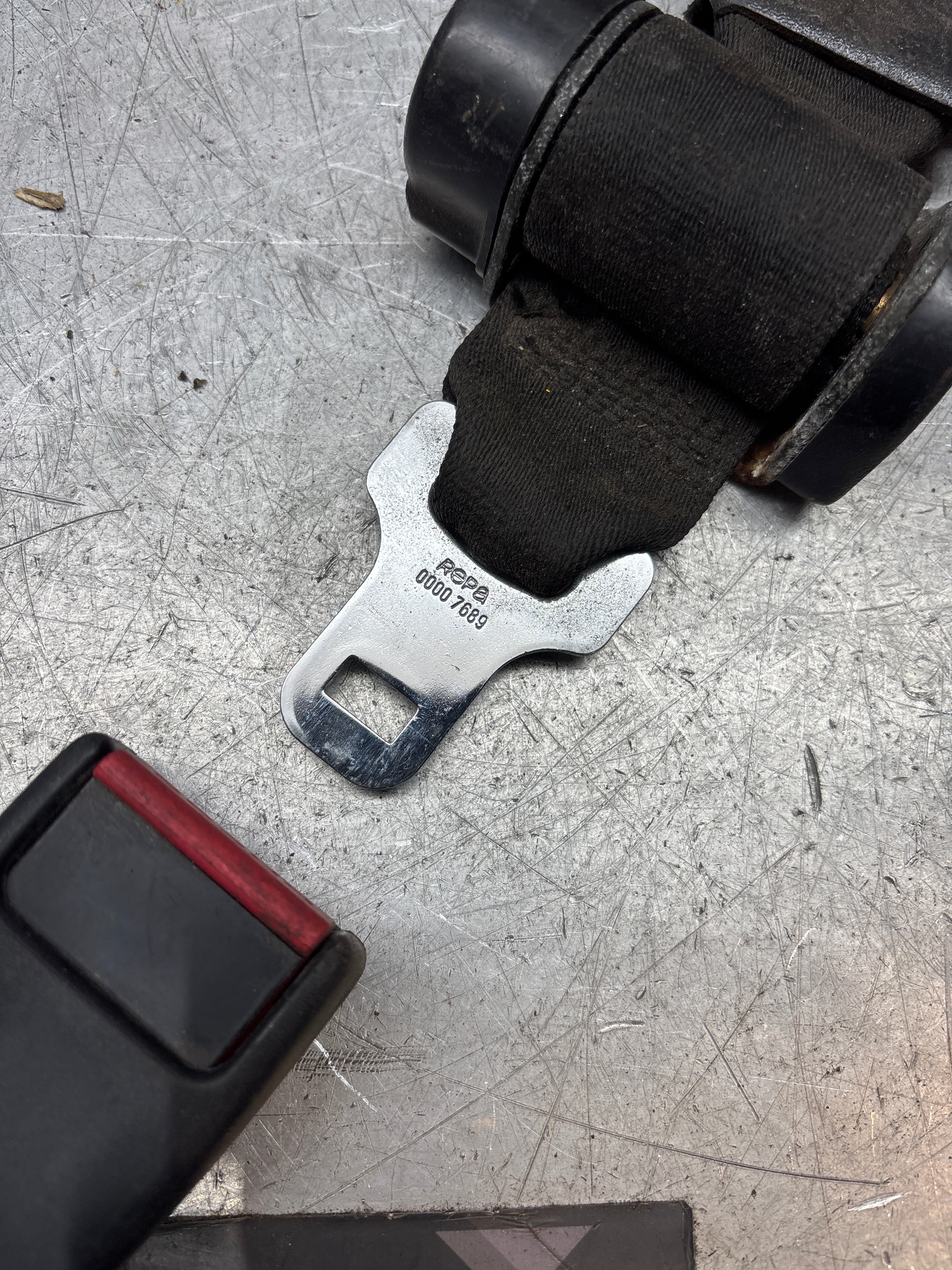 Porsche 924 944 2 point rear seat  belt with buckle 477857787C used - Image 3