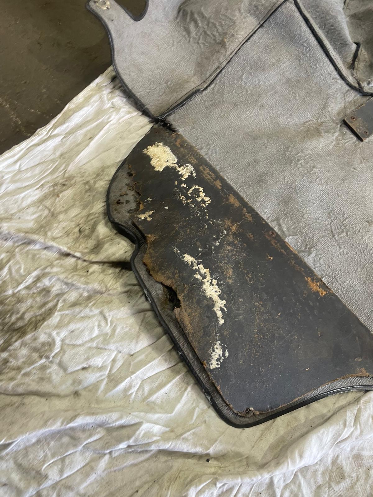 Porsche 924 944 80-85.5 black boot carpet 94555506303 / 94455506301 - Image 10