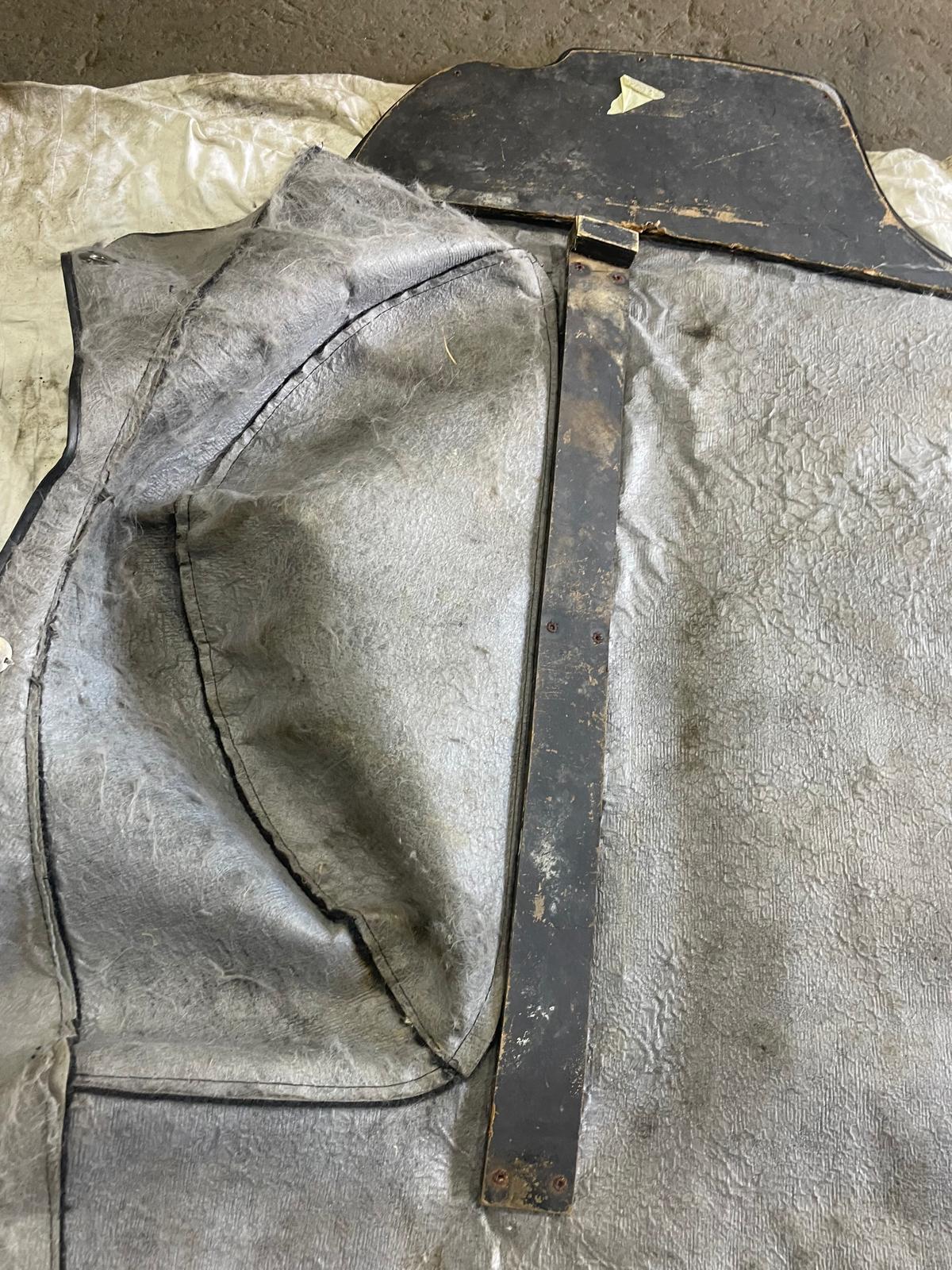 Porsche 924 944 80-85.5 black boot carpet 94555506303 / 94455506301 - Image 12