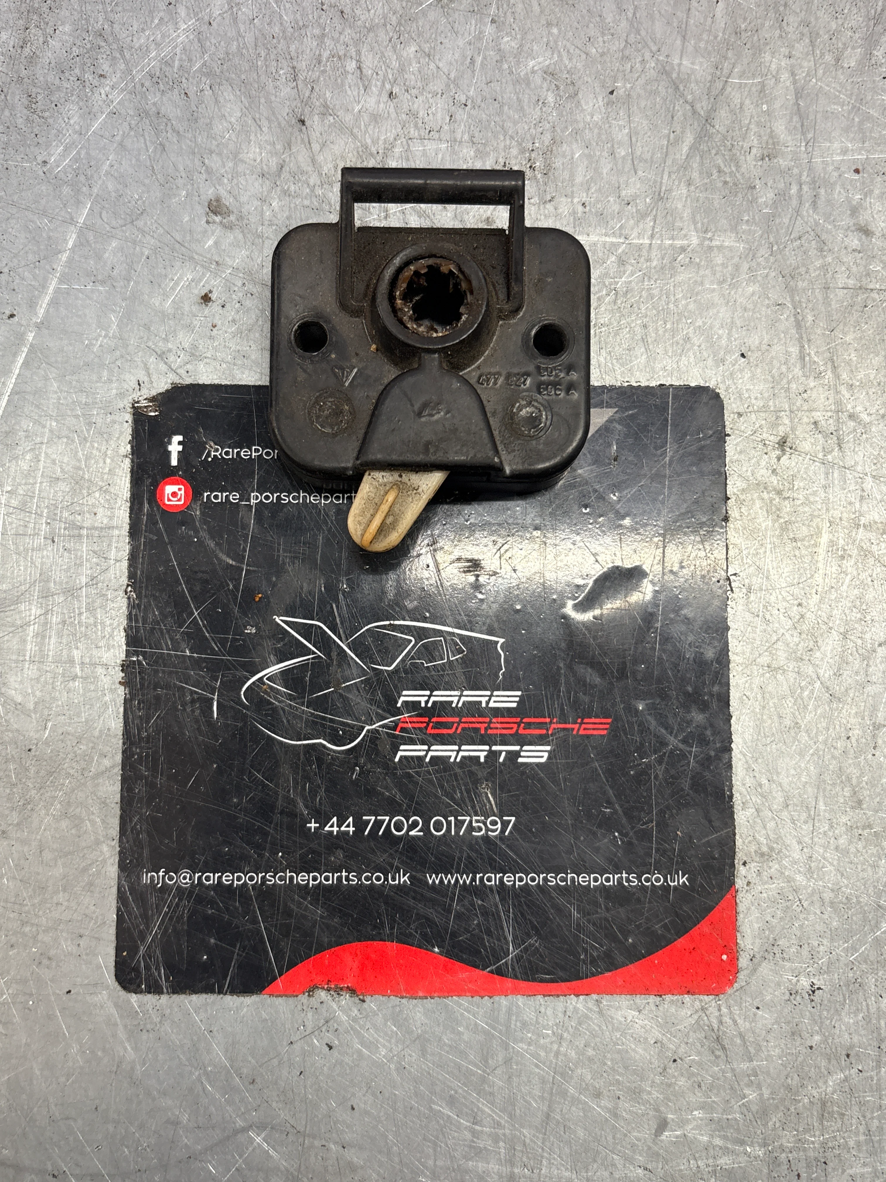 Porsche 924 944 -85.5 Boot Tailgate hatch lock right 477827506A used