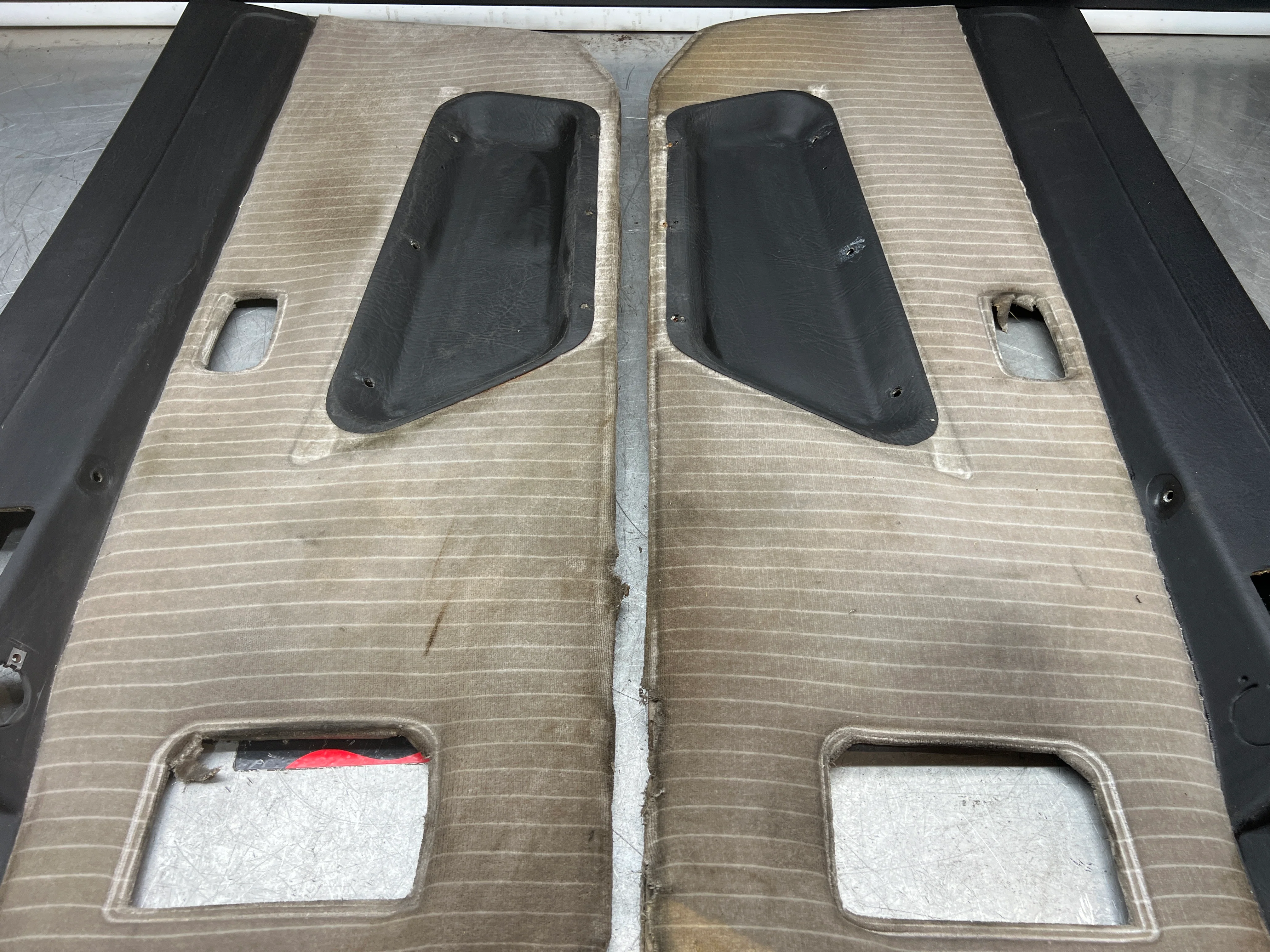 Porsche 924 944 -85.5 pair of Used RHD Porsche pinstripe black / white door cards, 478867011 / 478867012 used - Image 5