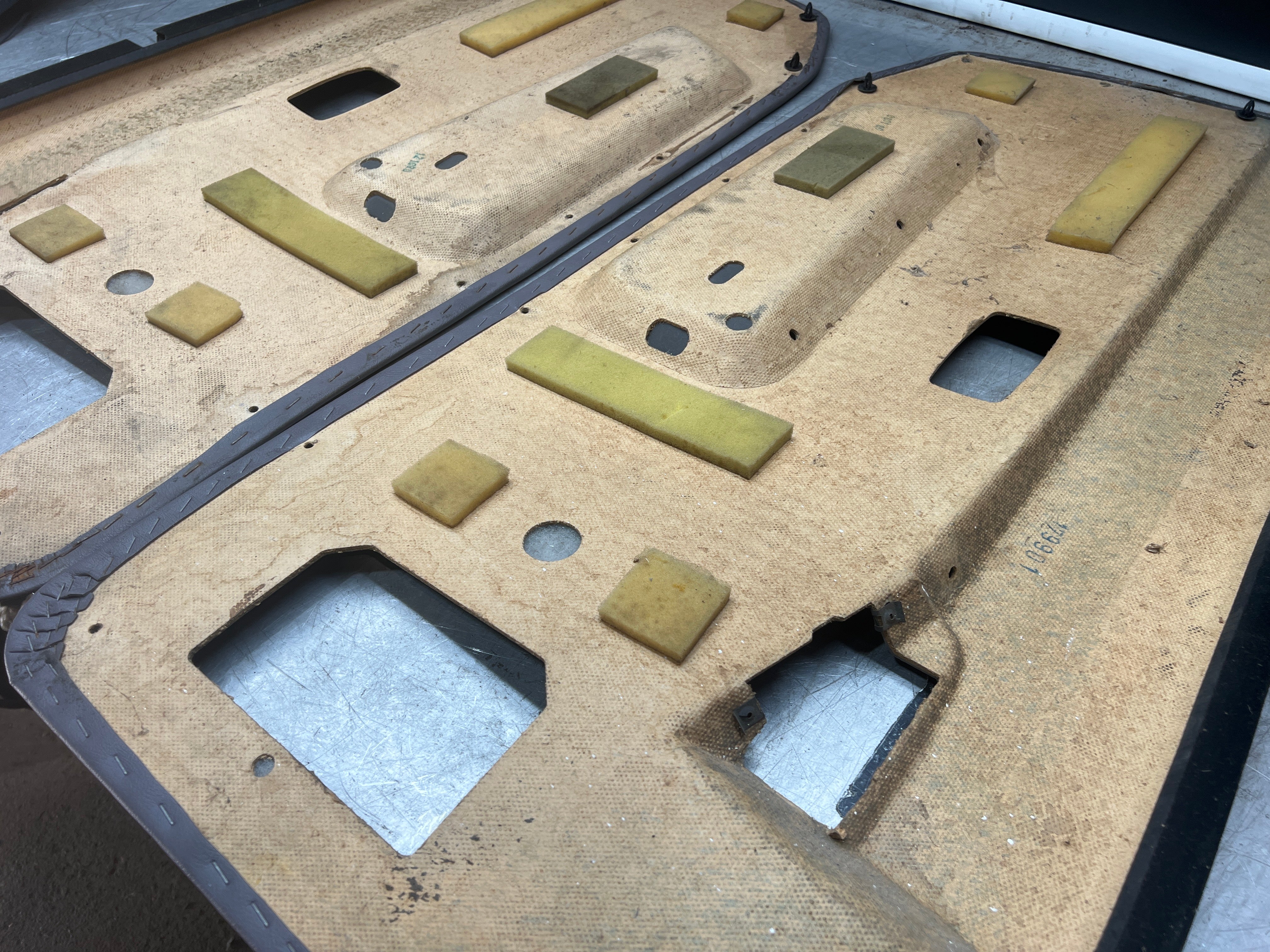 Porsche 944 85.5- pair of late UsedPorsche grey door cards, 94455501701 / 94455501801 used - Image 10