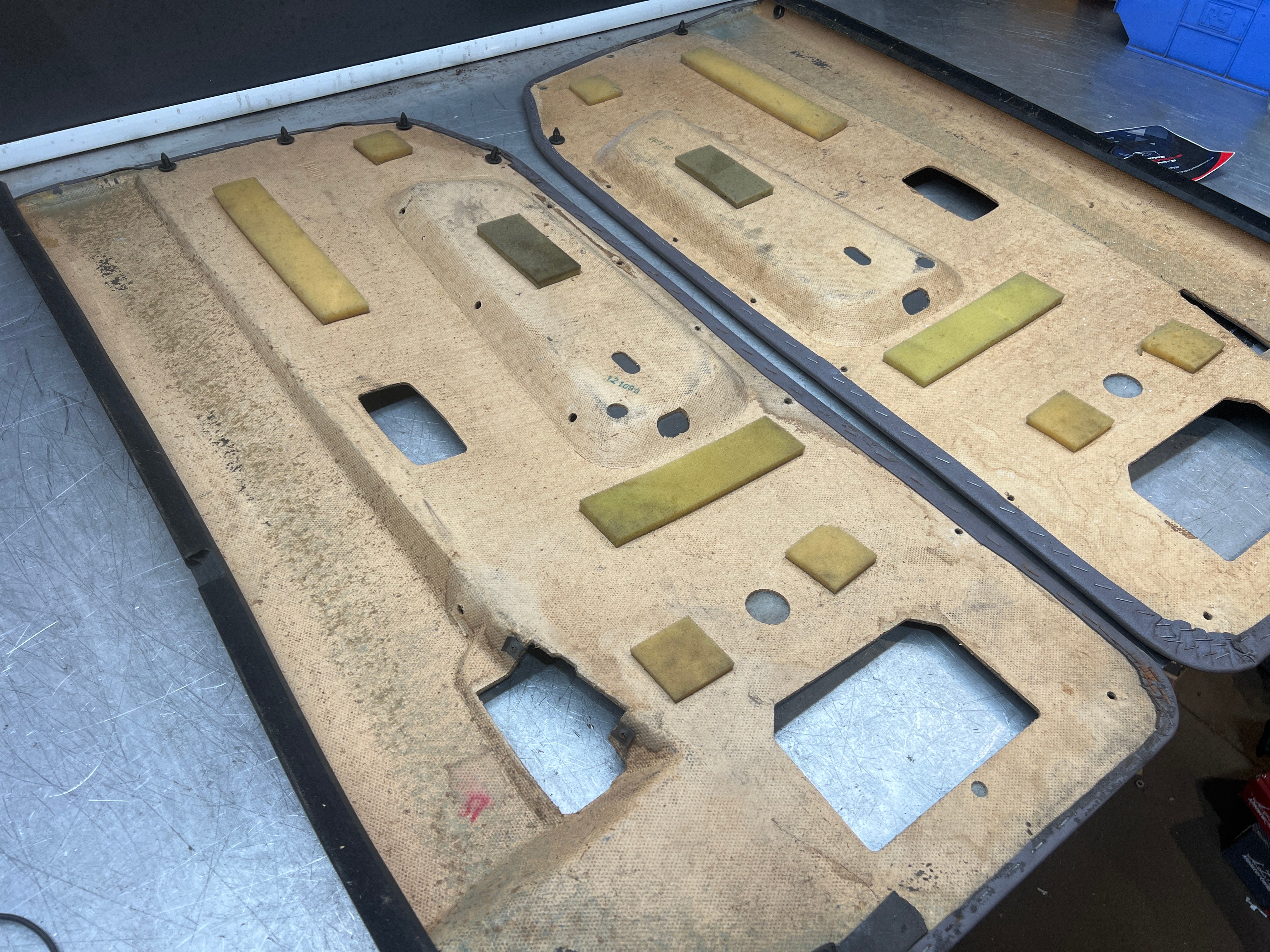 Porsche 944 85.5- pair of late UsedPorsche grey door cards, 94455501701 / 94455501801 used - Image 12