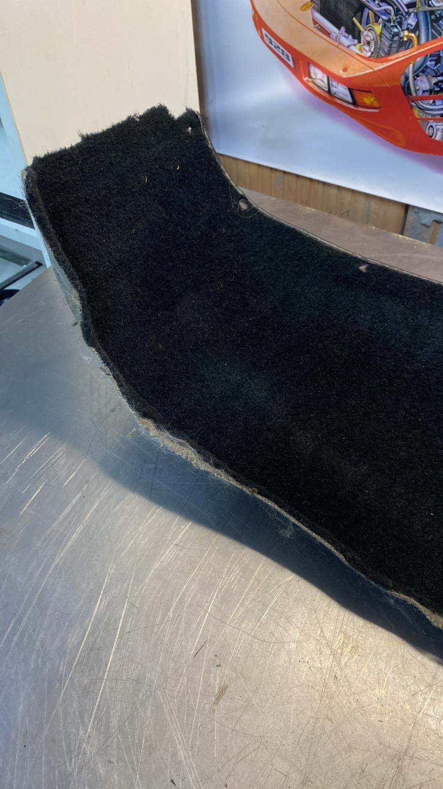 Porsche 924/944 -85.5 rear left side trim carpet, black, 94455508301, used - Image 4