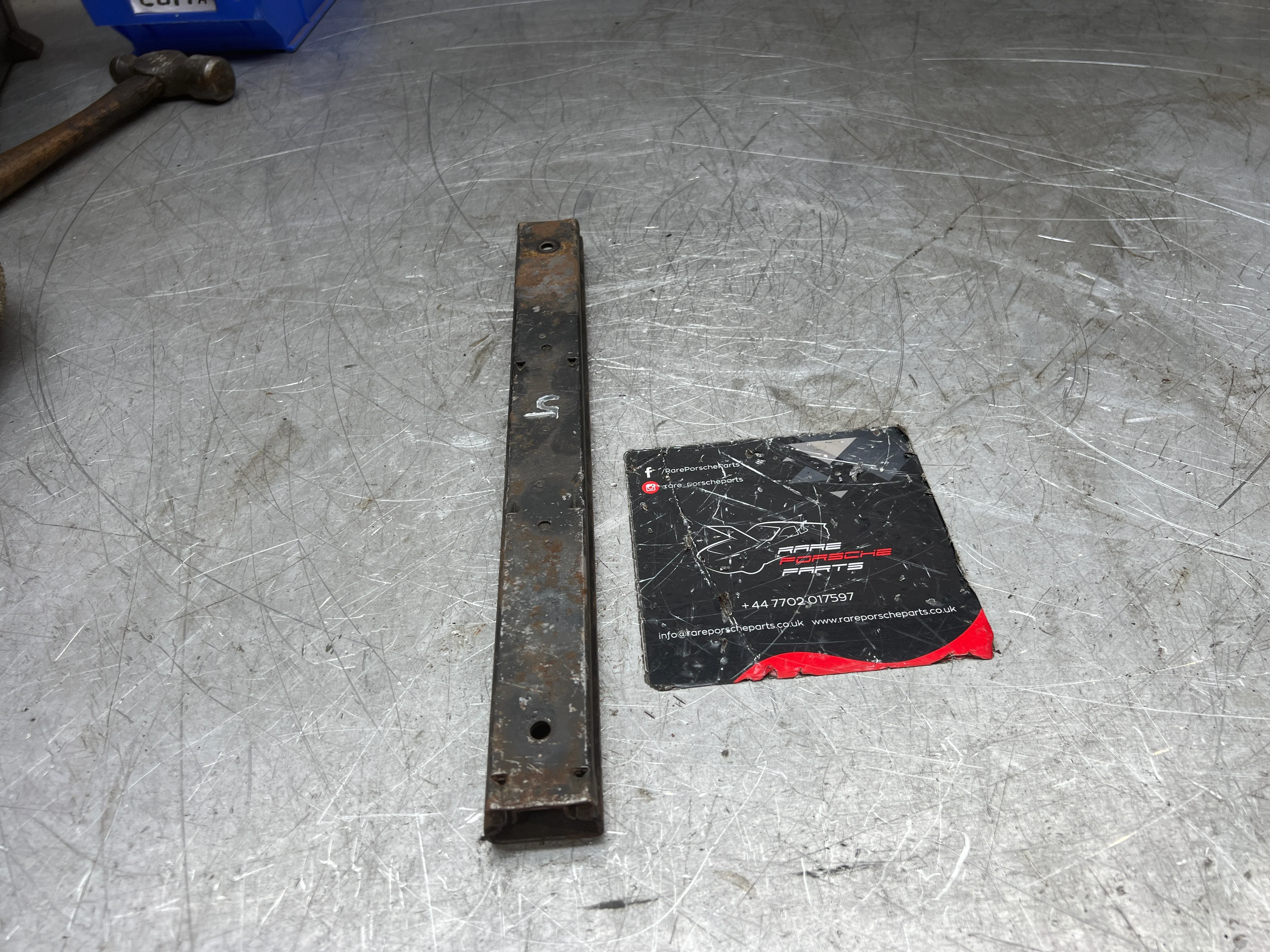 Porsche 924 944 911 seat runner 94452149100