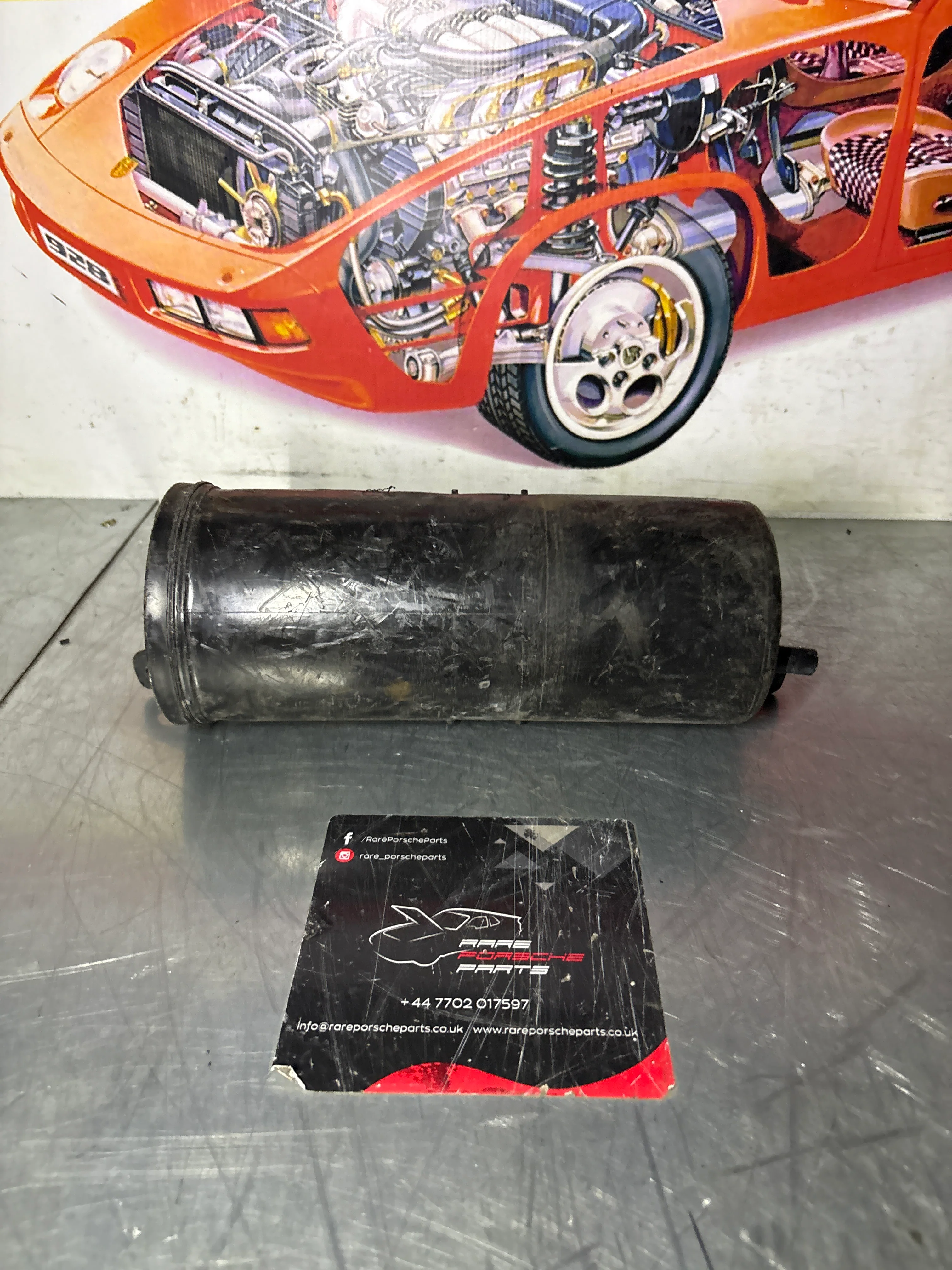 Porsche 924/944/928 Fuel Vapour Charcoal Canister, used 92820101404 - Image 2