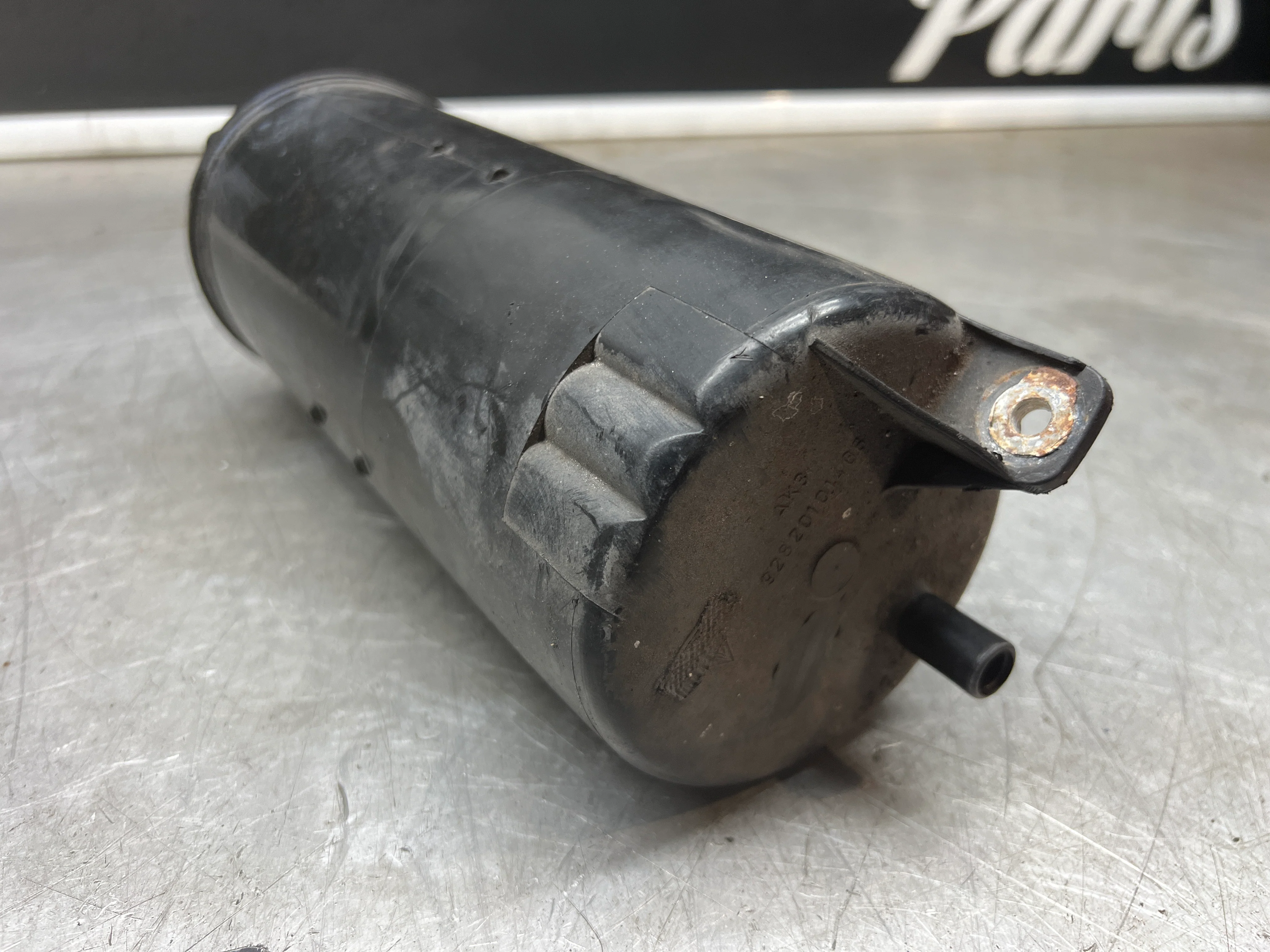 Porsche 924/944/928 Fuel Vapour Charcoal Canister, used 92820101406 - Image 6