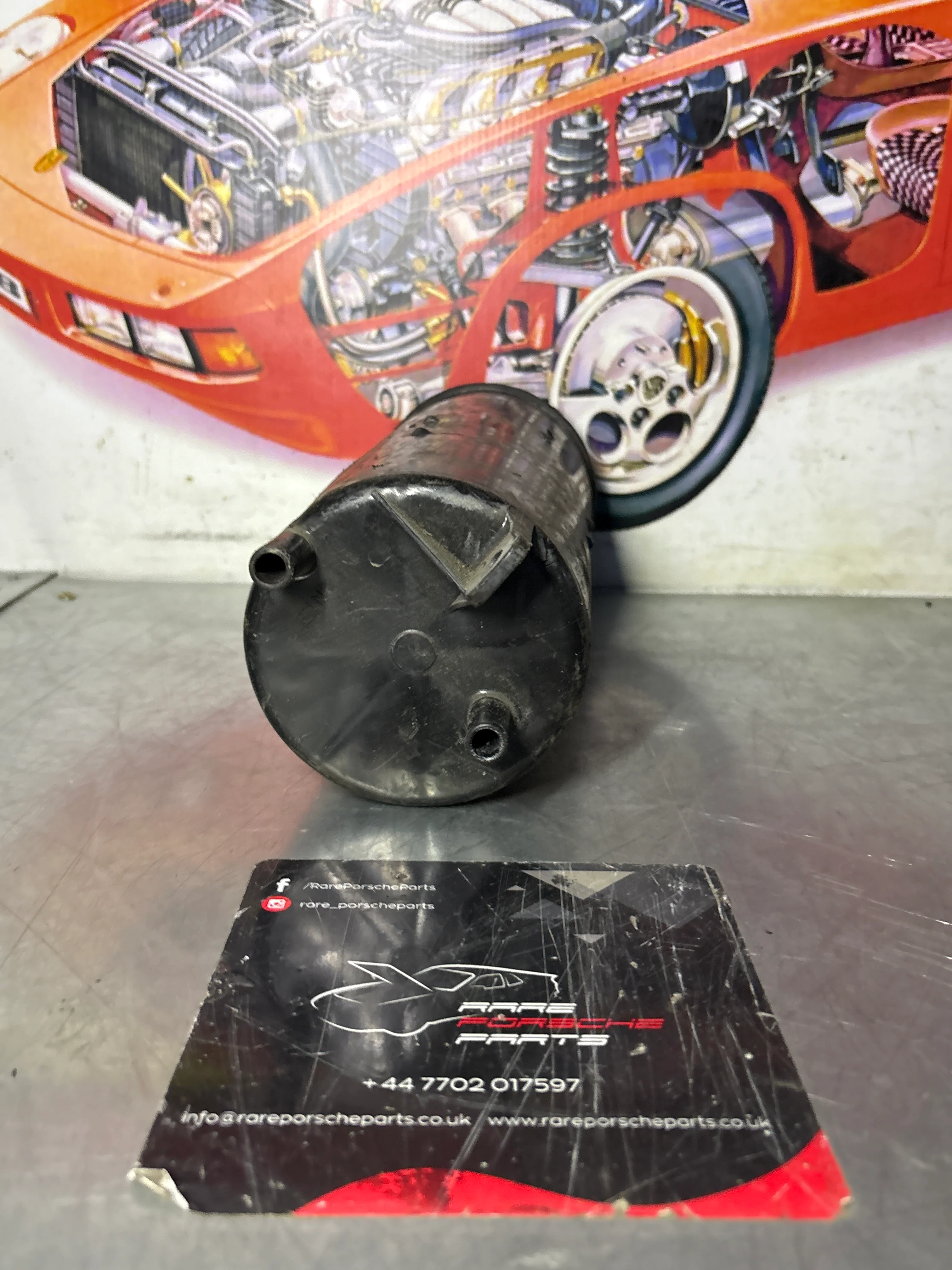 Porsche 924/944/928 Fuel Vapour Charcoal Canister, used 92820101405 - Image 2