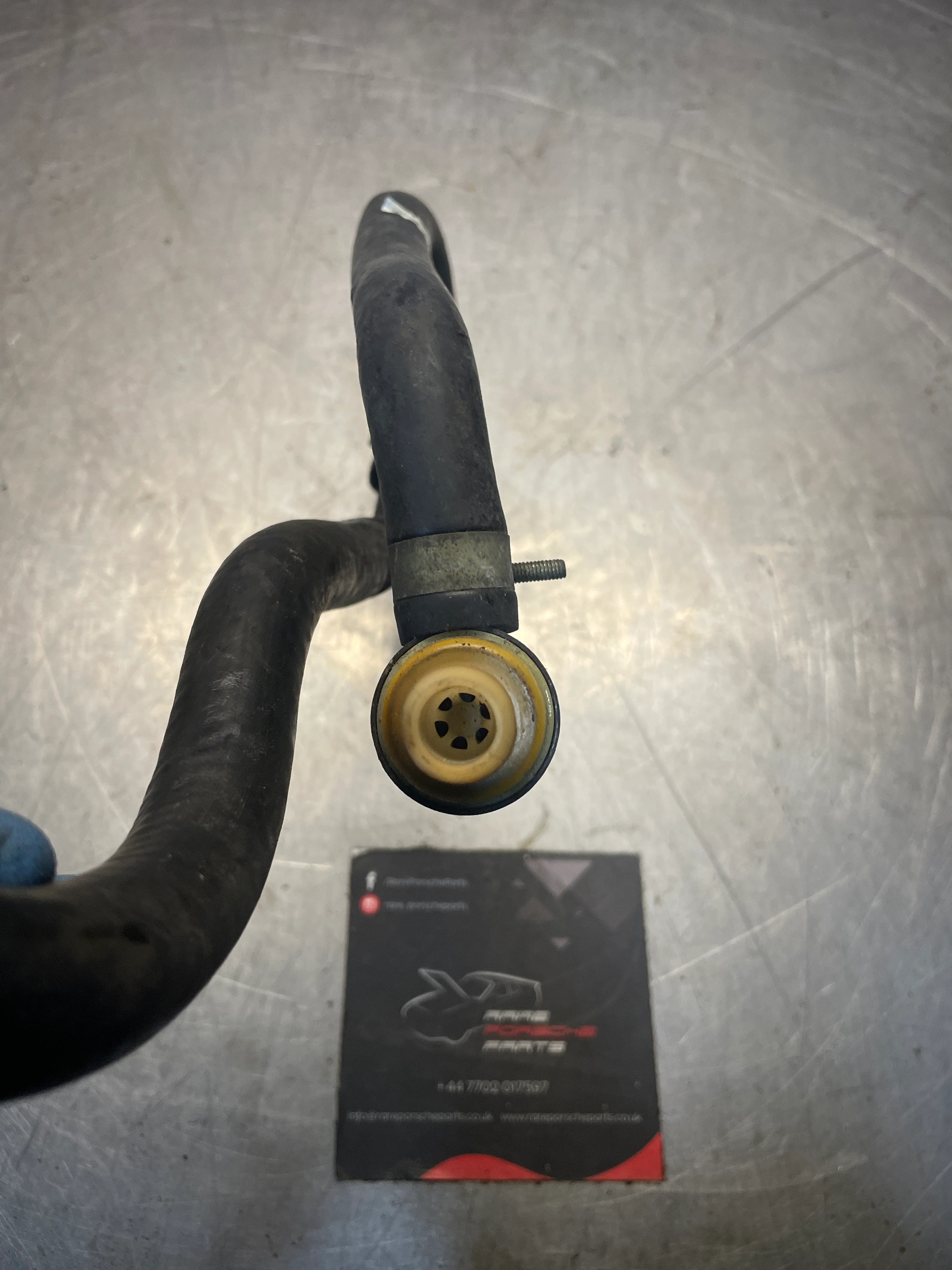 Porsche 924 / 944 air hose T piece, used 035133753A - Image 3