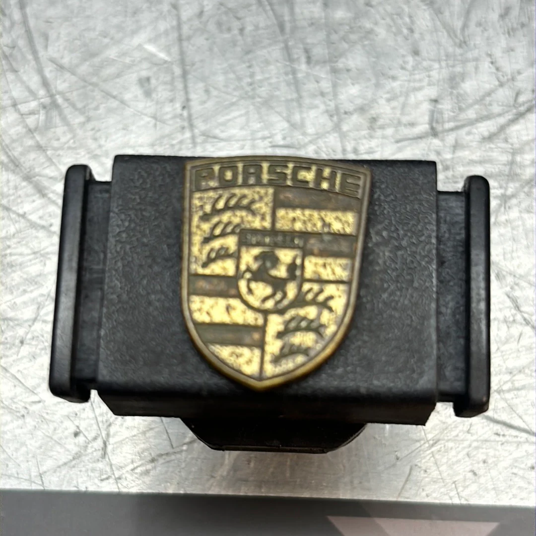 Porsche 924/944 black glove box lock with badge 477857133 used - Image 6