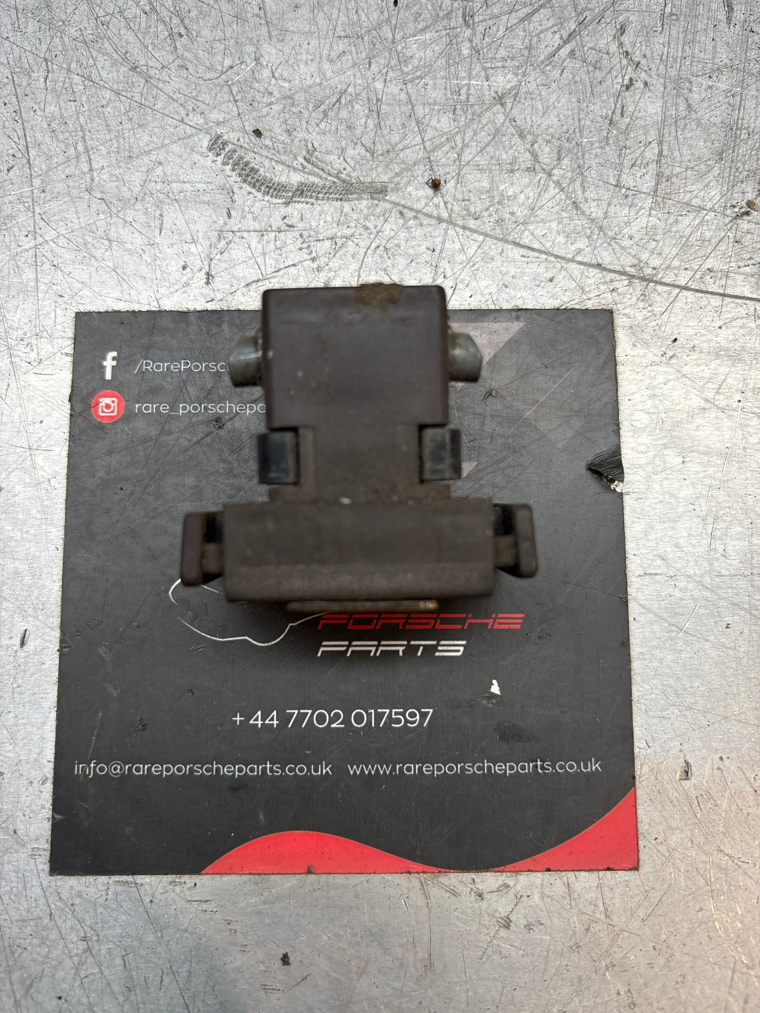 Porsche 924/944 brown glove box lock with badge 477857133 used - Image 2