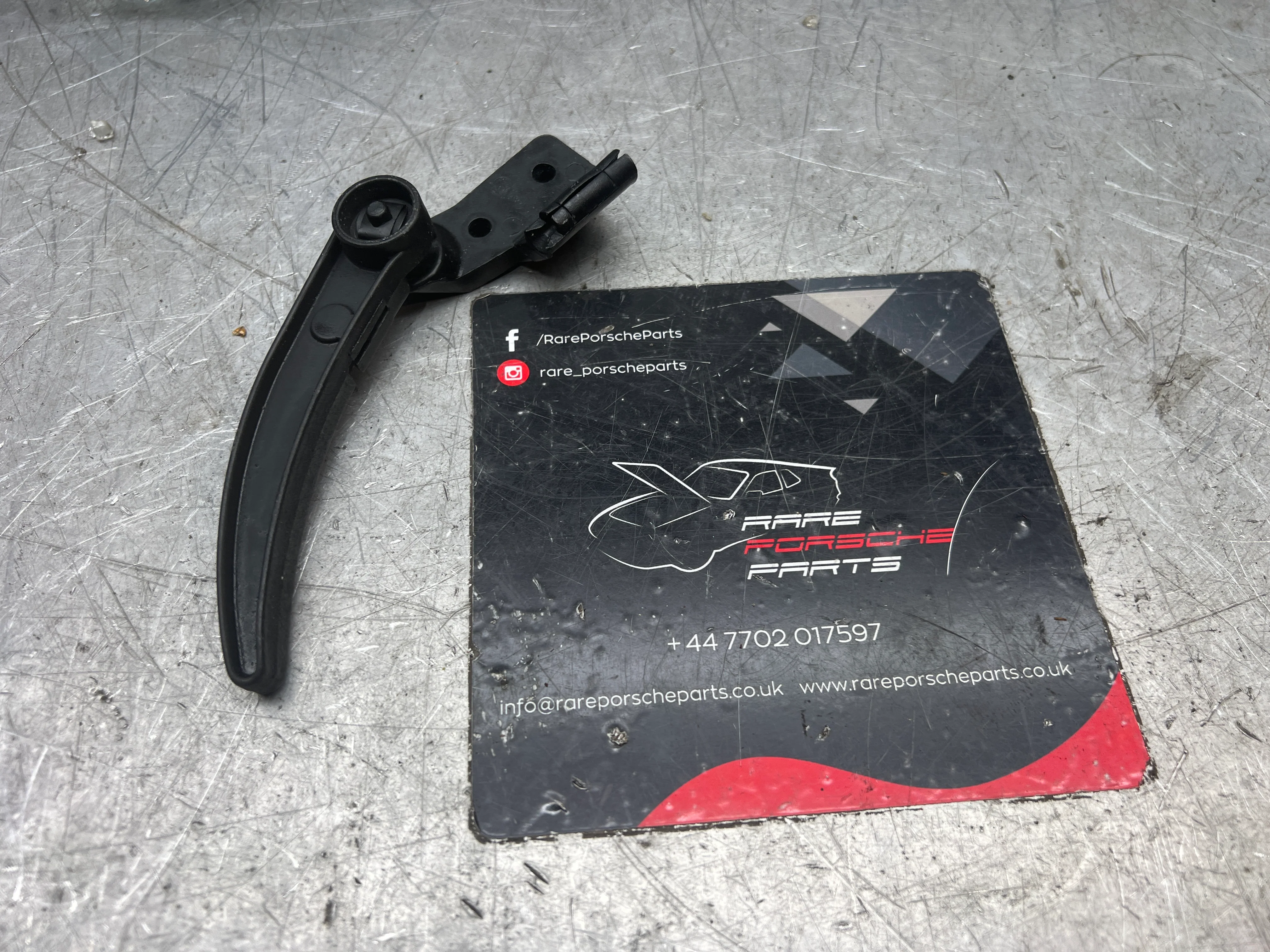 Porsche 924/944 bonnet release handle early type, refurbed 477823531 - Image 3