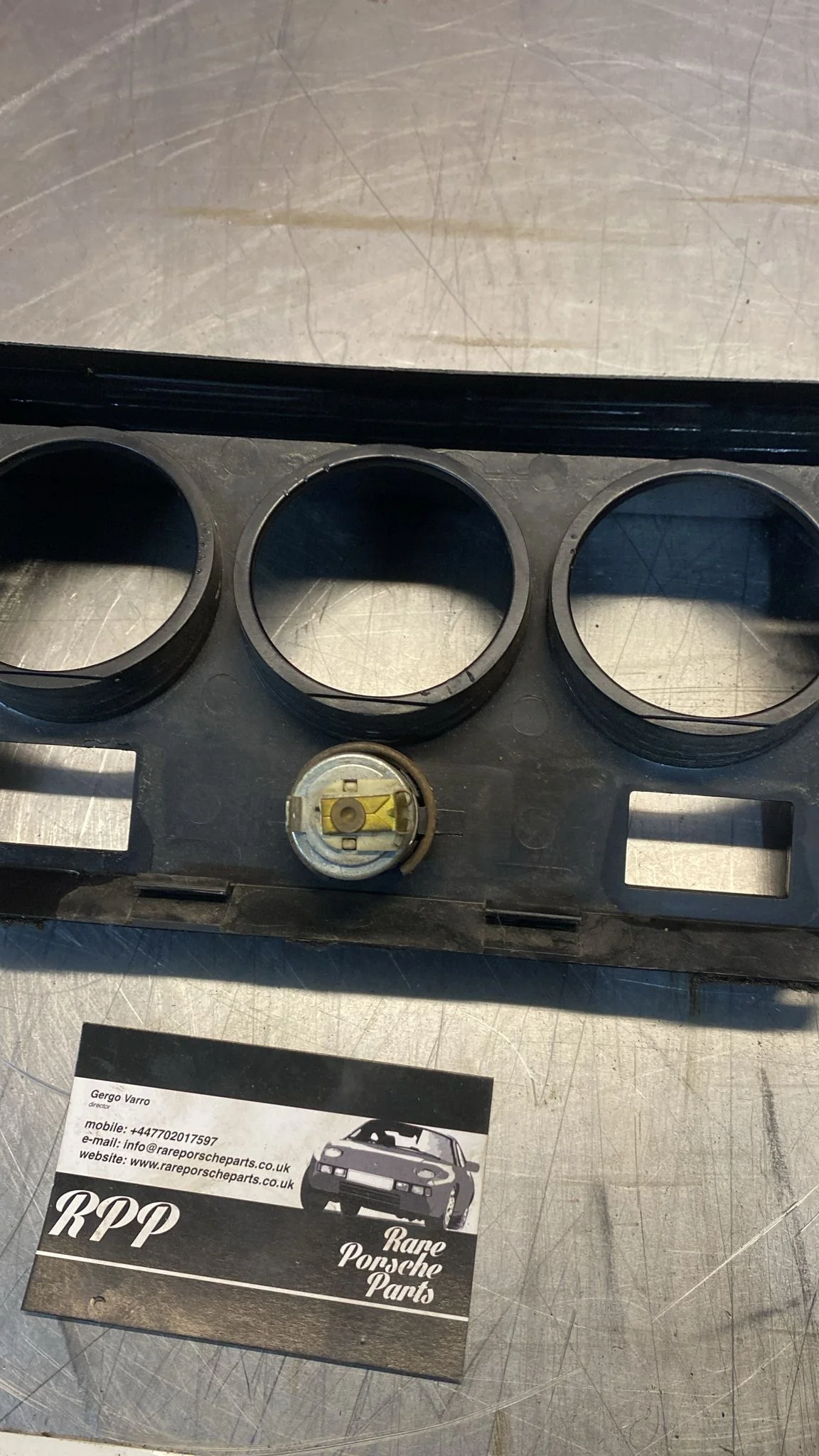 Porsche 944 centre console clock/gauge mounting panel in black/silver 477857977 - Image 6